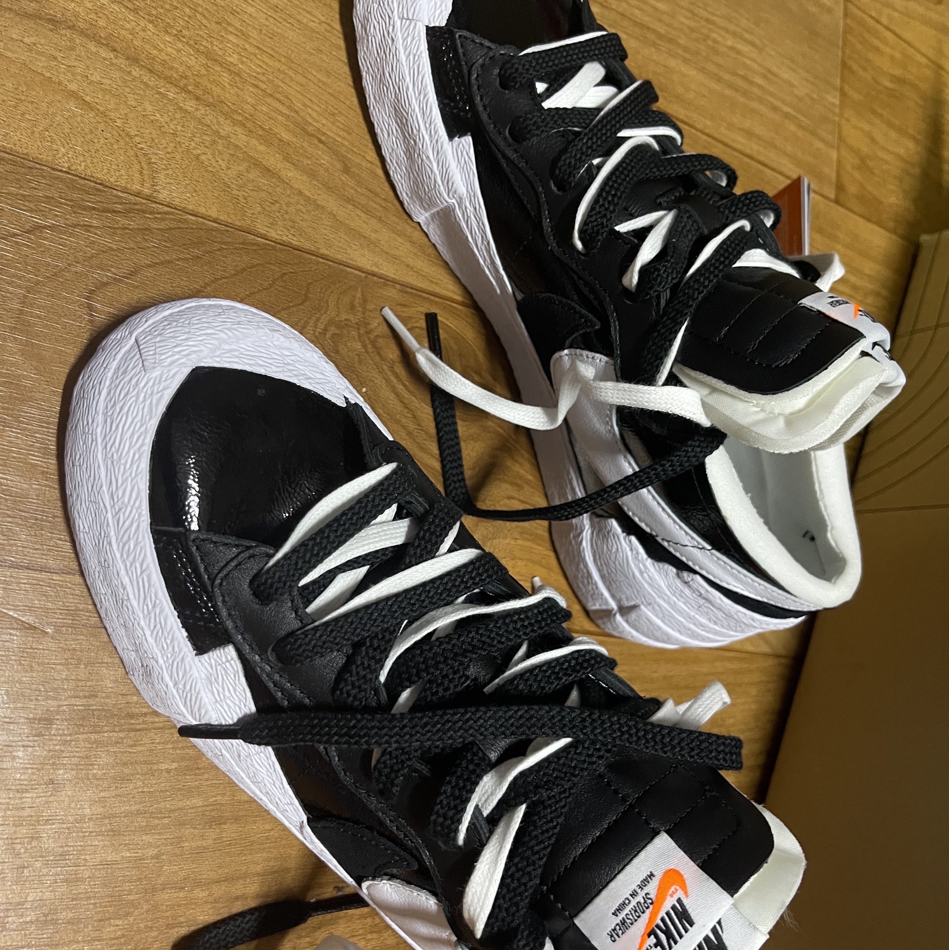 Nike x Sacai Blazer Low Black Patent Leather 착용 스타일