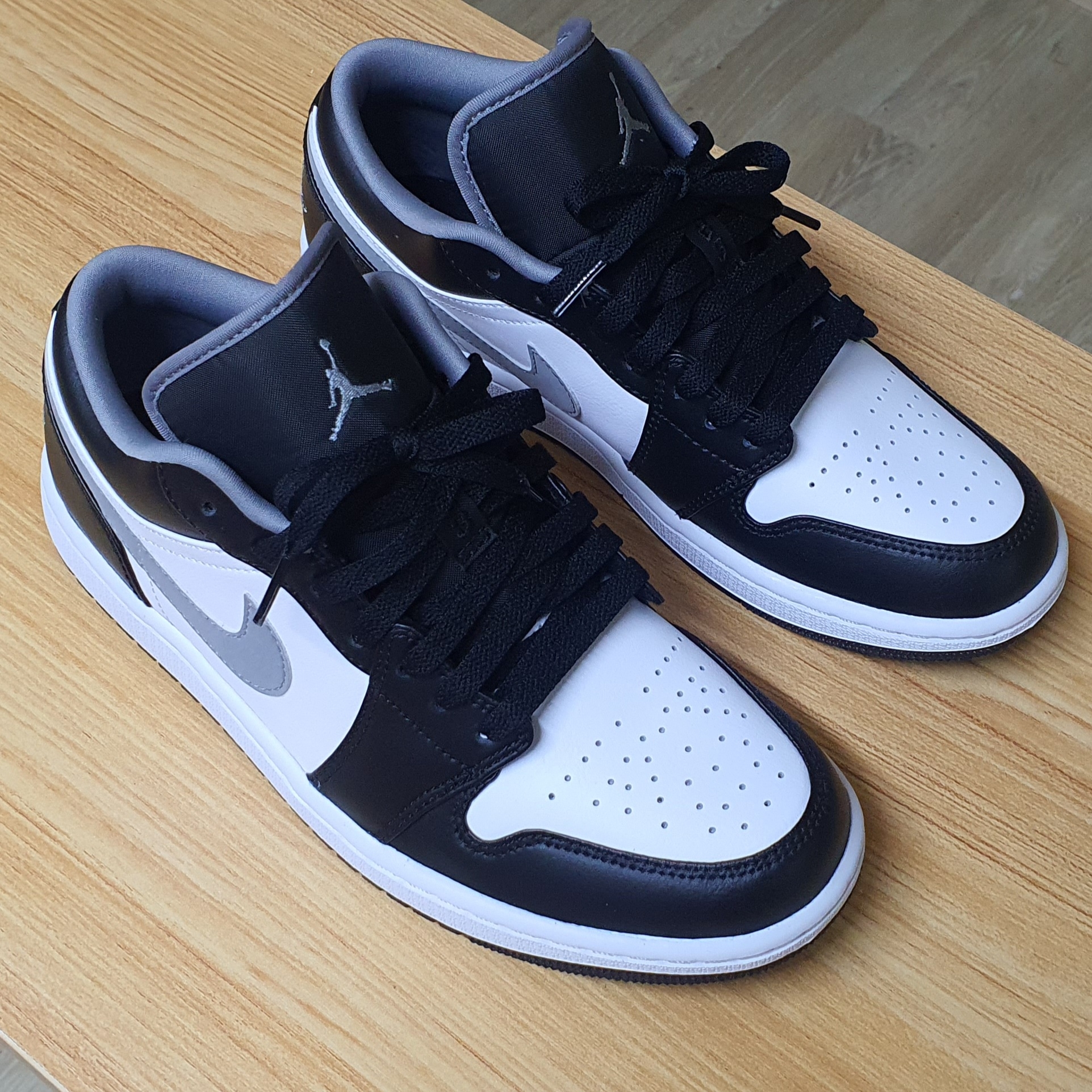 Jordan 1 Low Black Particle Grey 착용 스타일