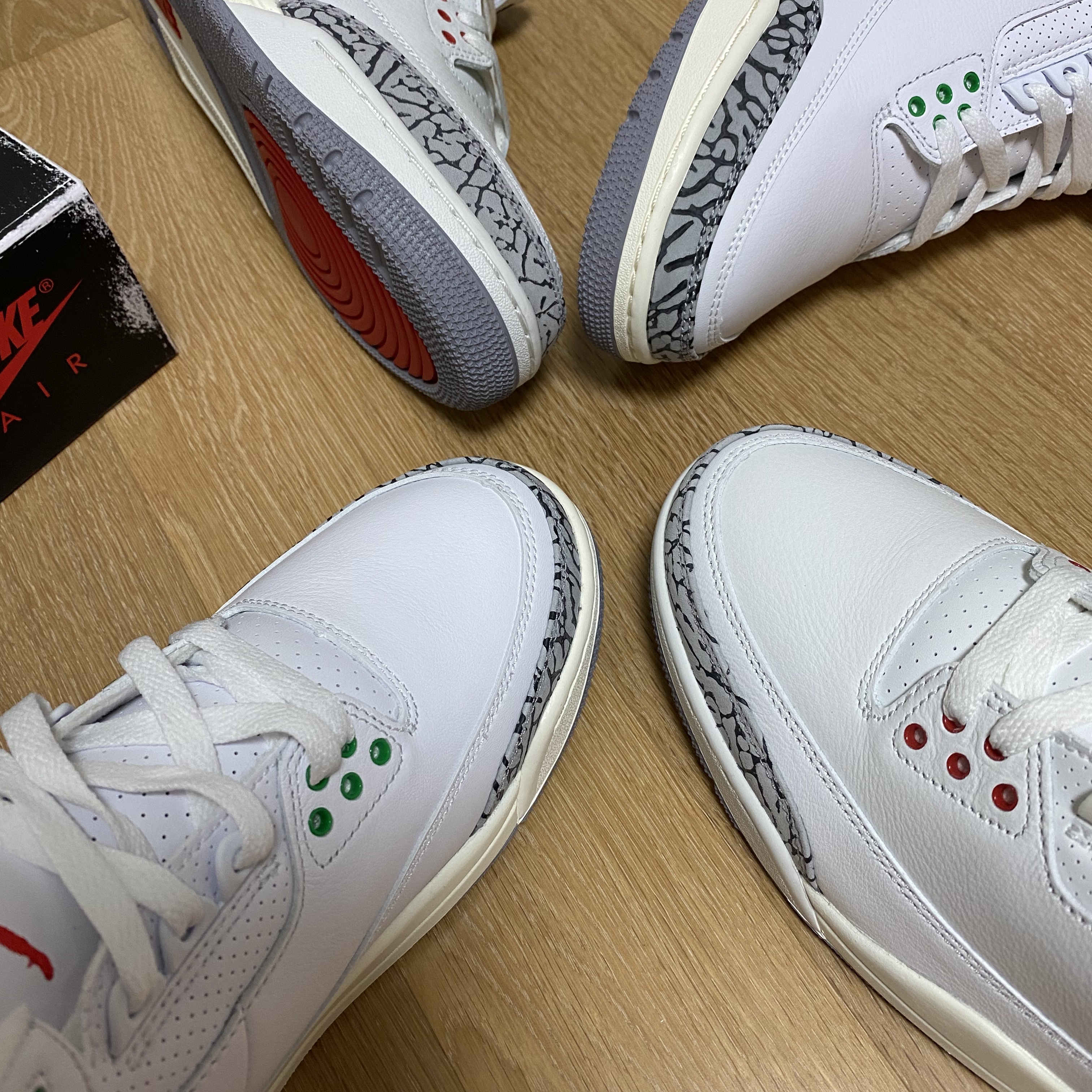 Jordan 3 Retro White Cement Reimagined, (W) Jordan 3 Retro Lucky Green 착용 스타일 - 1