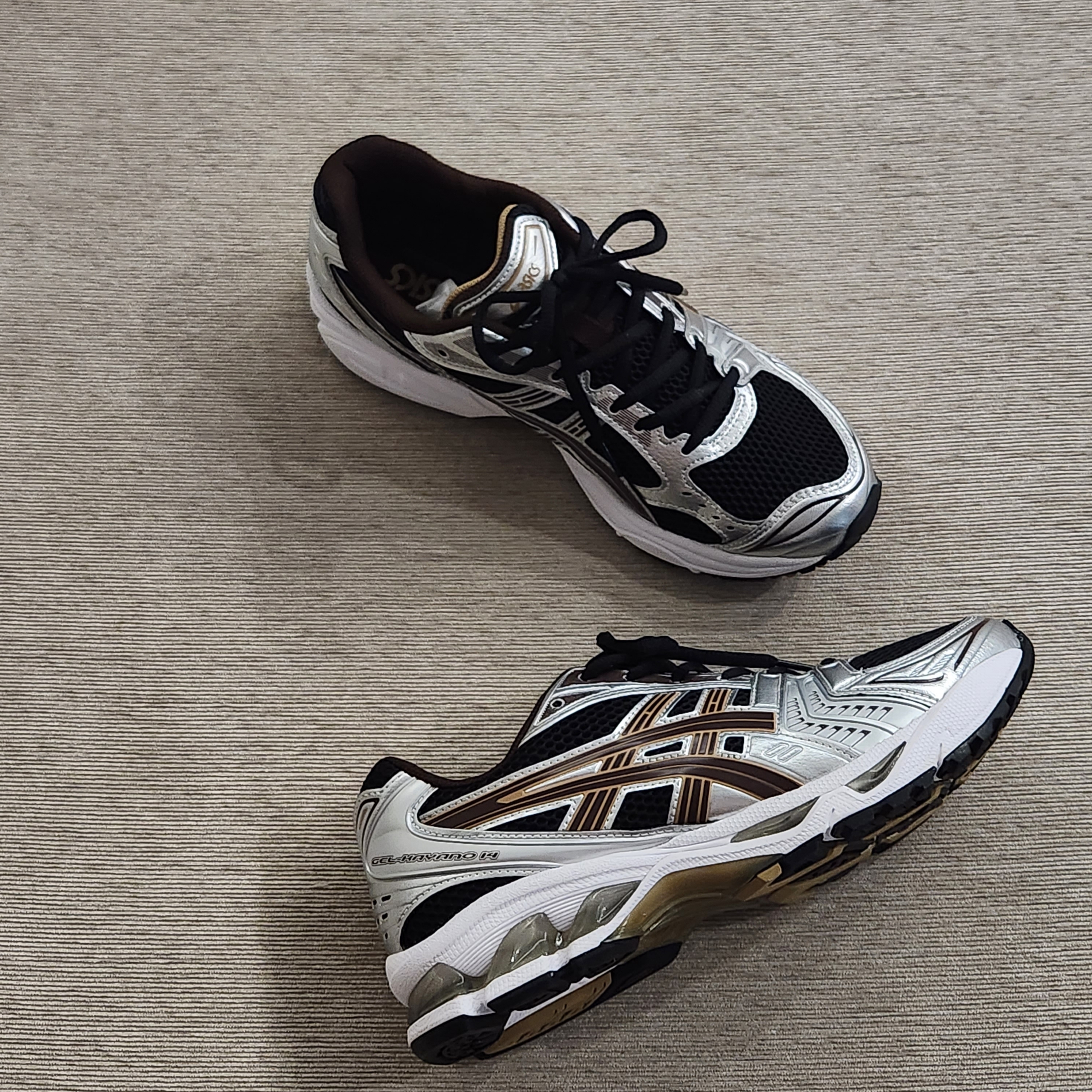 Asics Gel-Kayano 14 Black Coffee 착용 스타일