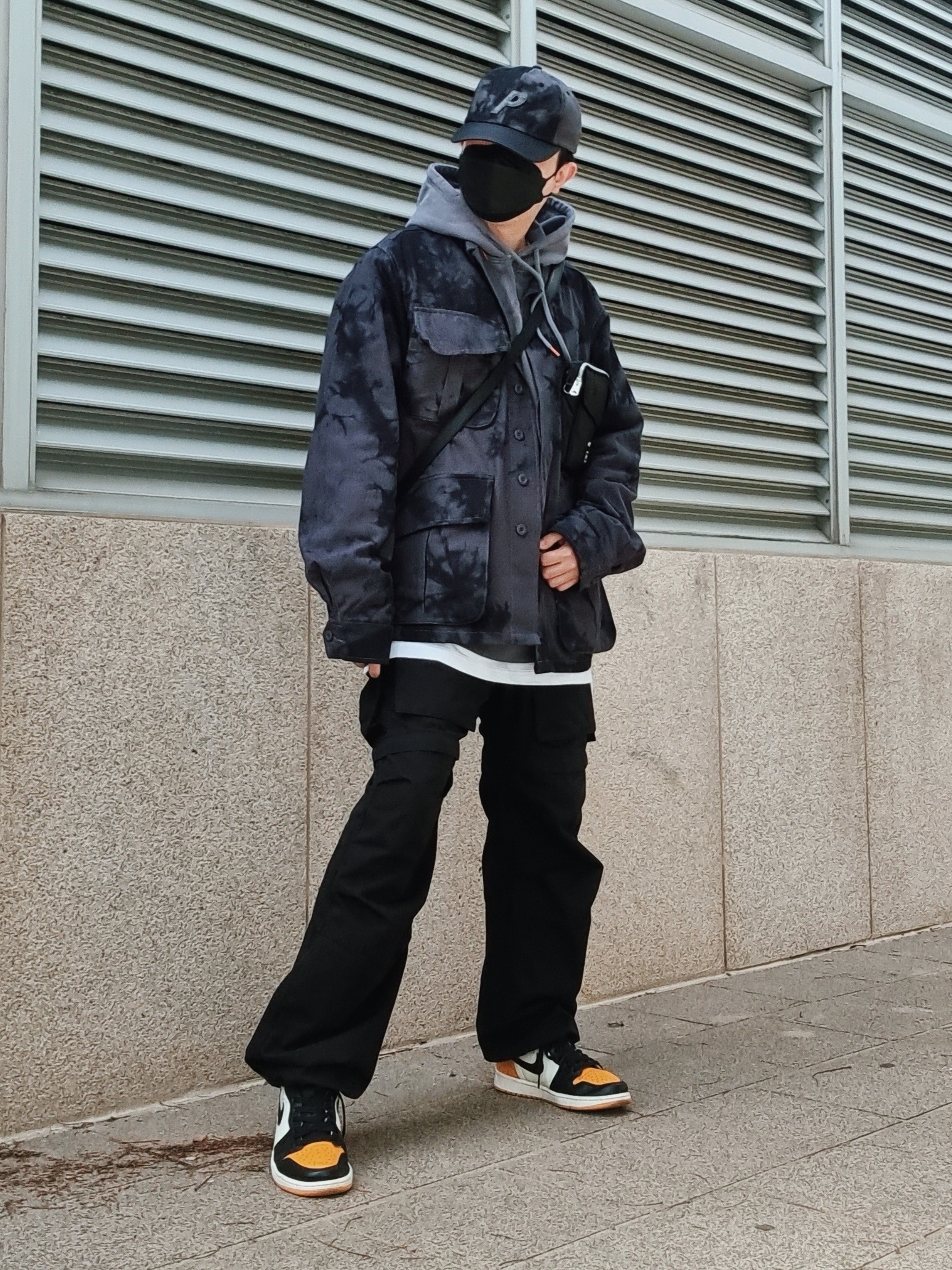 Palace x Porter P Cap Black, Palace x Porter Tri-Ferg Hoodie Gray 착용 스타일 - 1