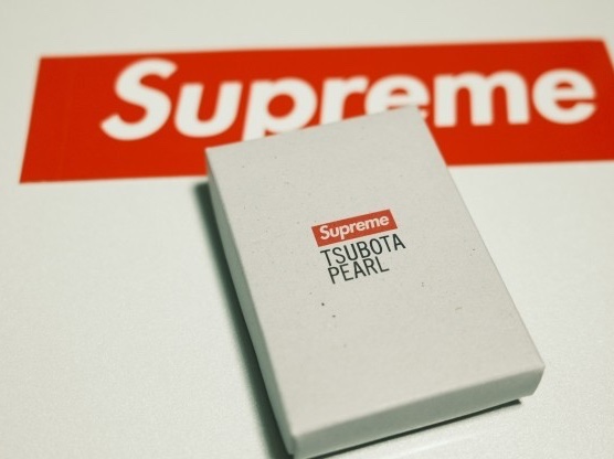 Supreme x Tsubota Pearl Hard Edge Lighter Red - 21FW 착용 스타일 - 1