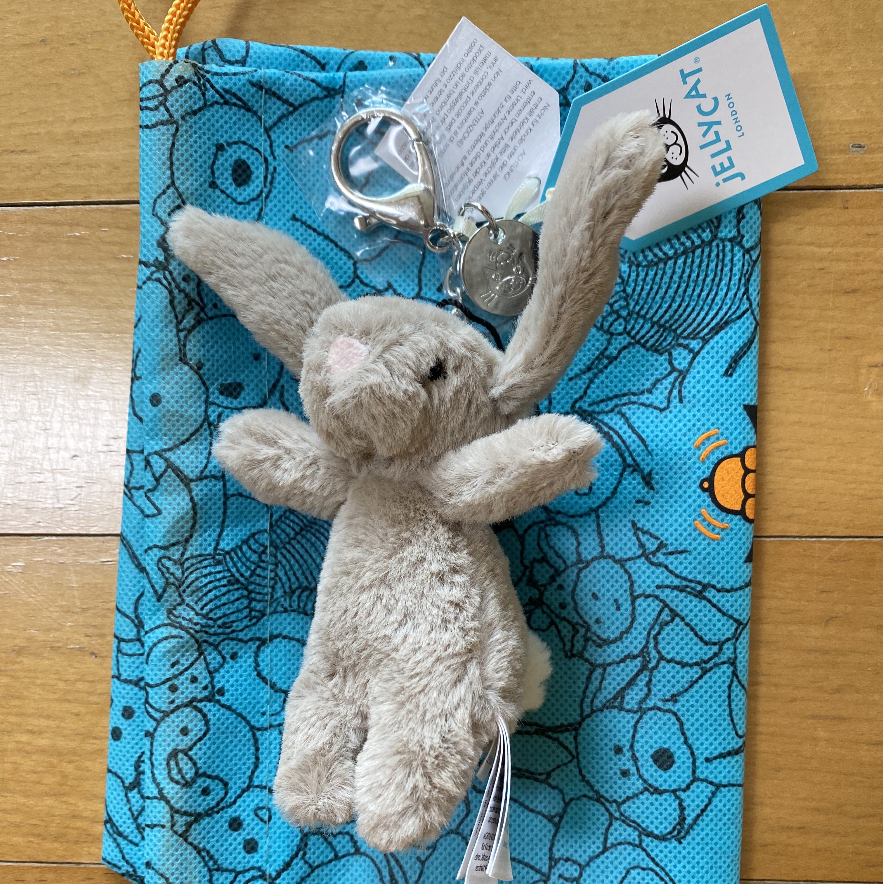 Jellycat Bashful Bunny Bag Charm Beige 착용 스타일