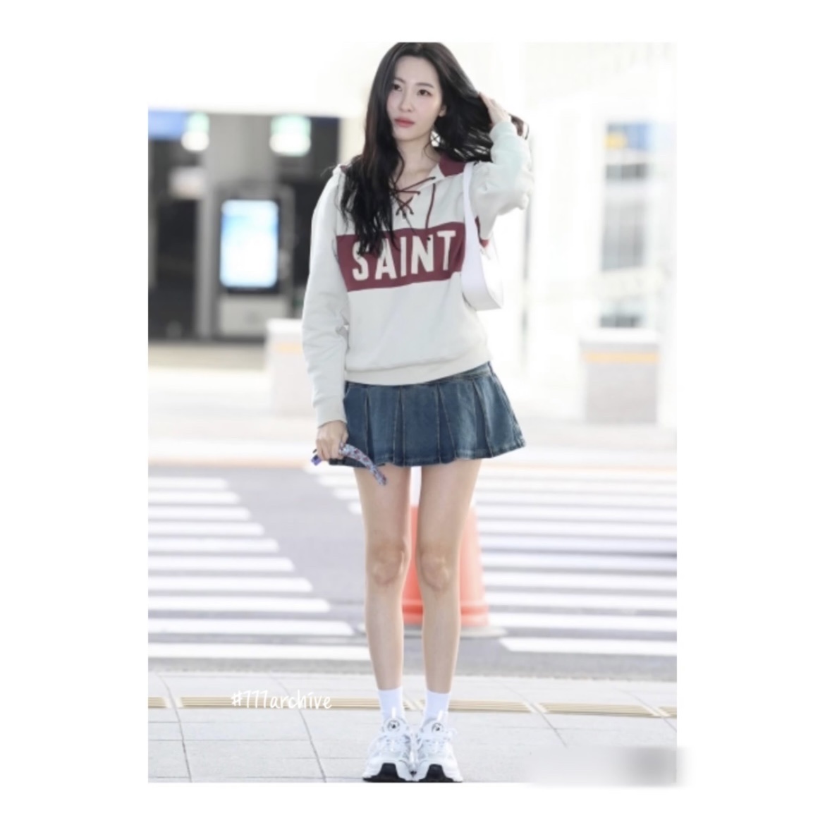 (W) Axel Arigato Marathon Runner White Silver 착용 스타일 - 3