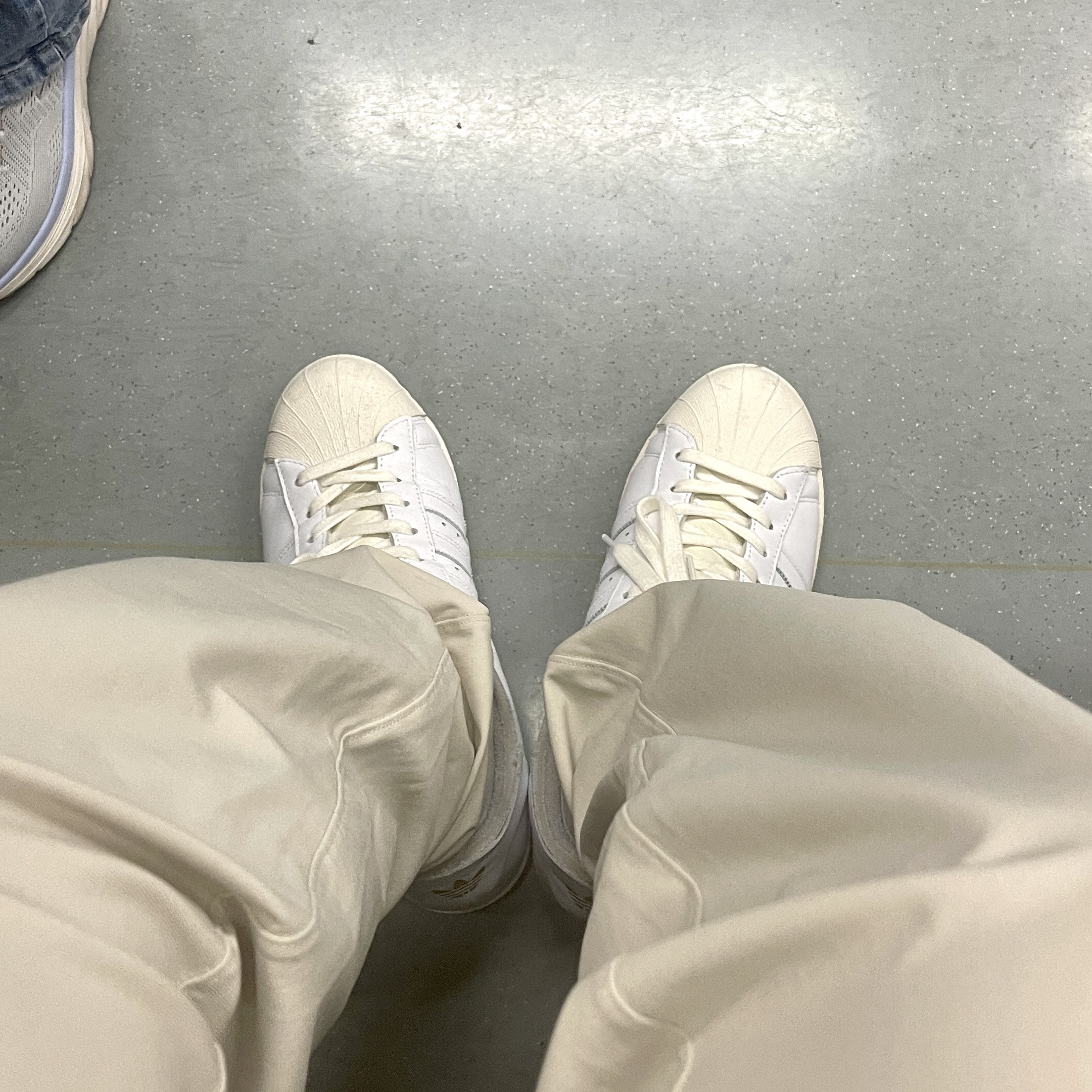 Adidas Superstar 82 Cloud White Off White 착용 스타일