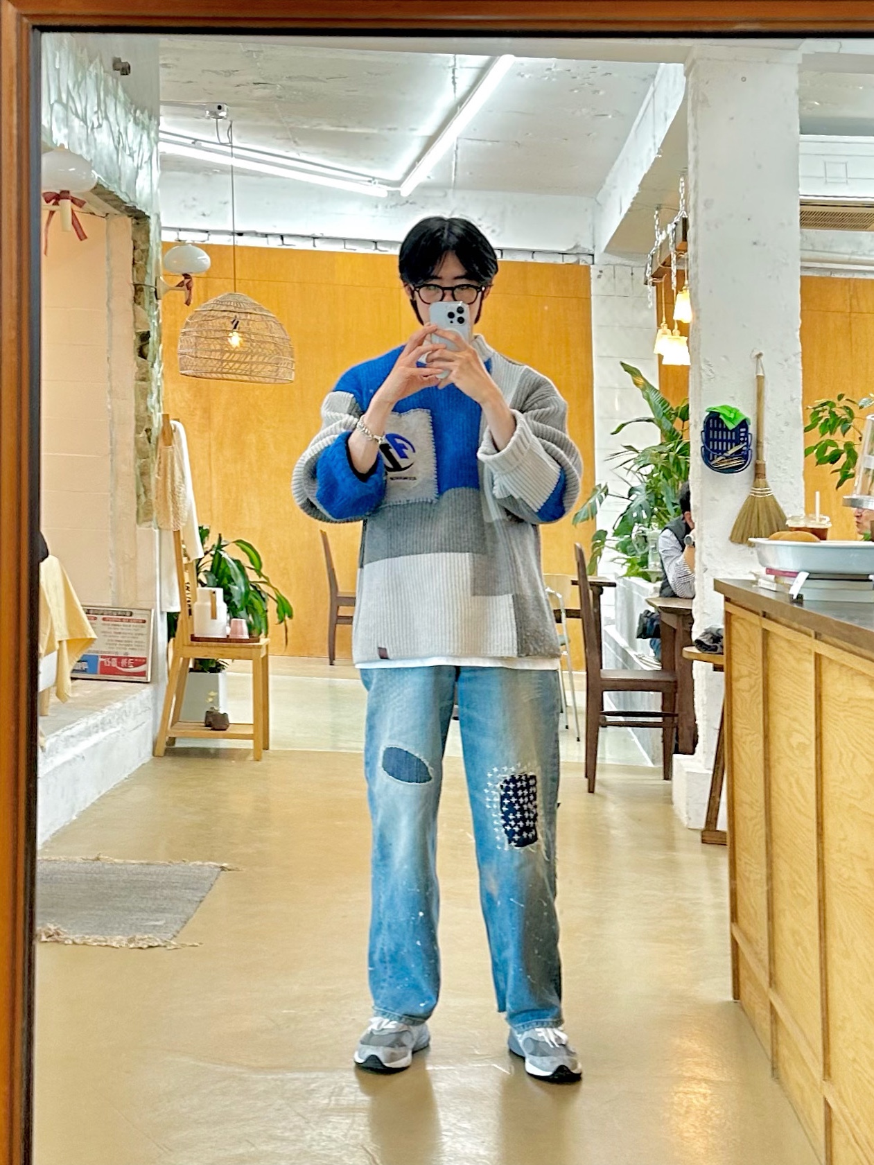 Zara x Ader Error Patchwork Oversize Knit Sweater Multicolor, Zara x Ader Error Patchwork Jeans Blue 착용 스타일