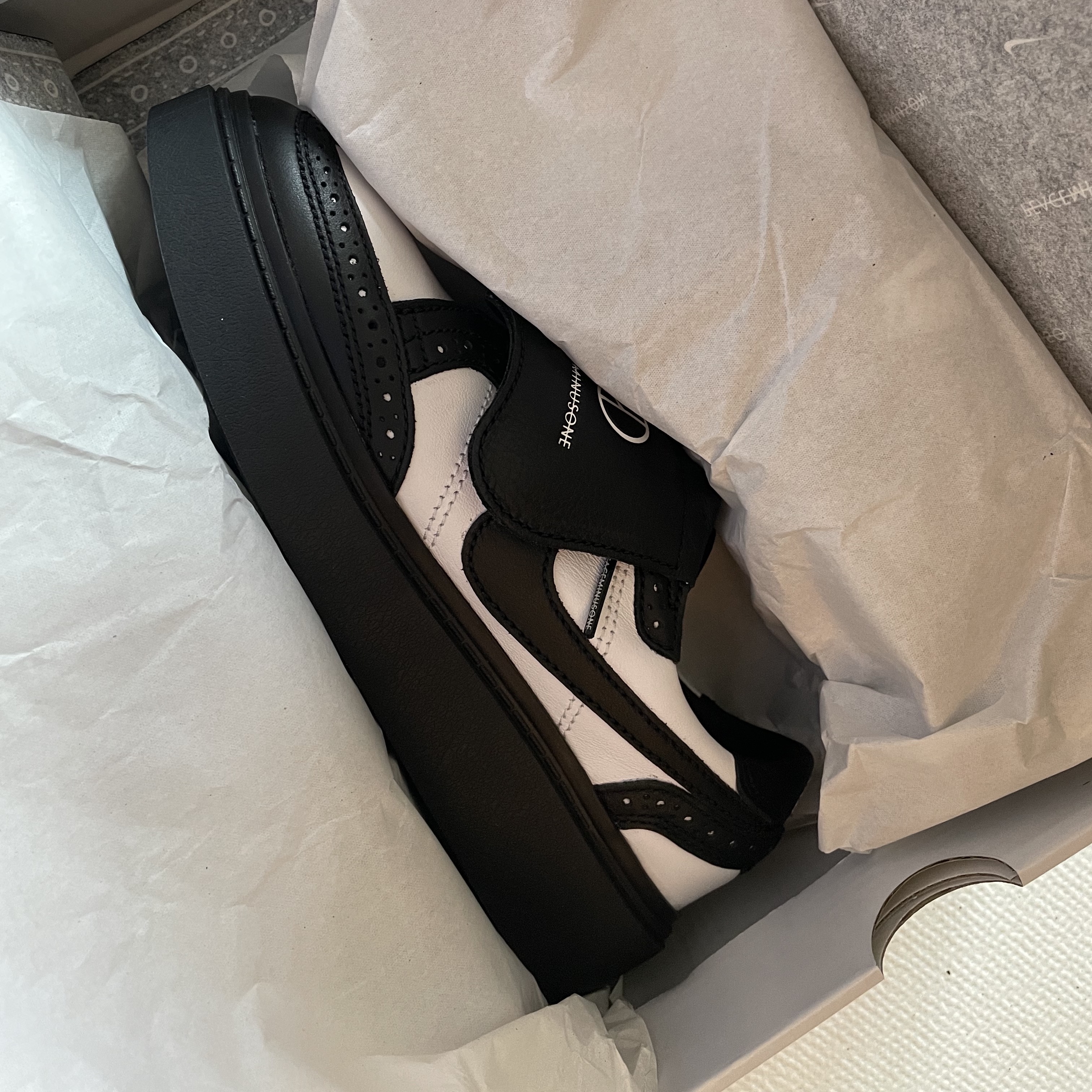 Nike x Peaceminusone Kwondo1 Black and White 착용 스타일 - 3