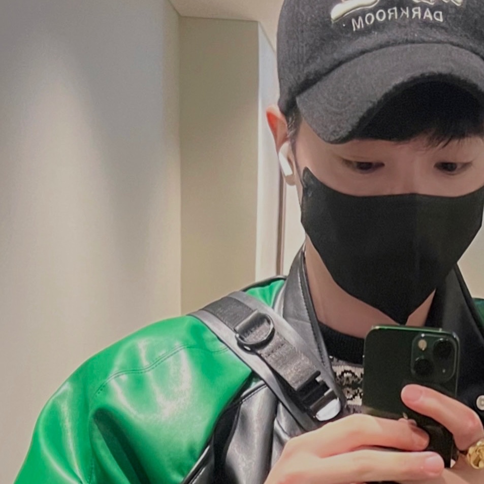 Darkr8m Studio Wool Varsity Cap 착용 스타일
