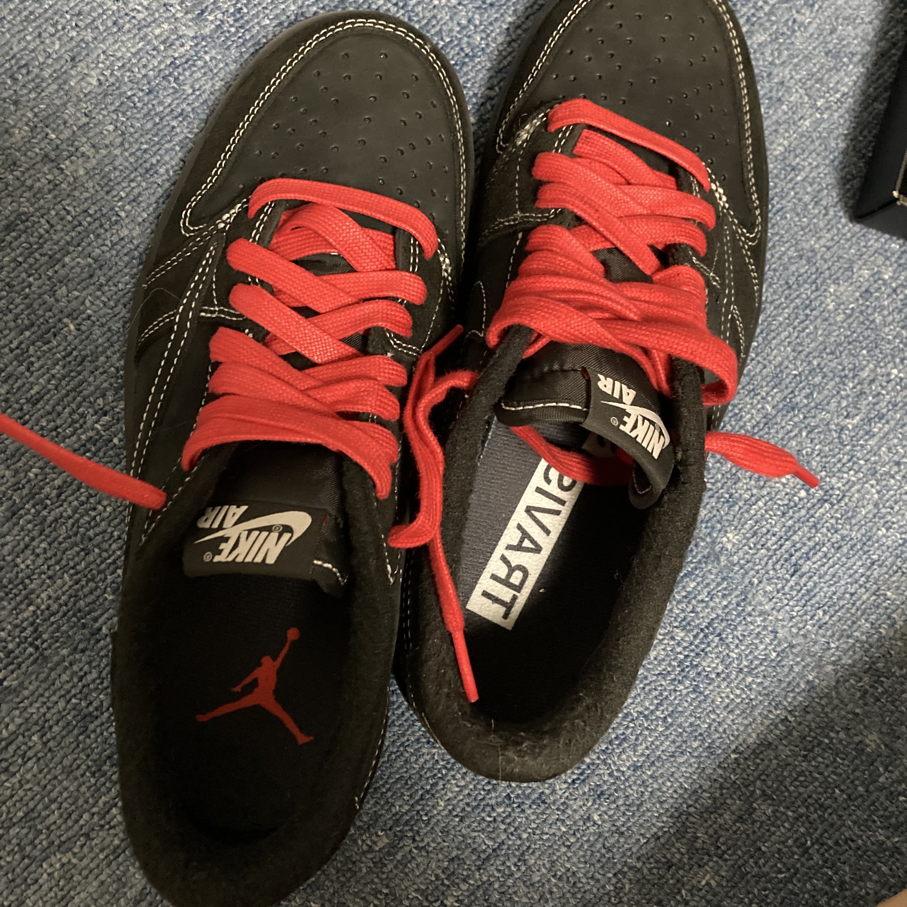 Jordan 1 x Travis Scott Retro Low OG SP Black Phantom 착용 스타일 - 1