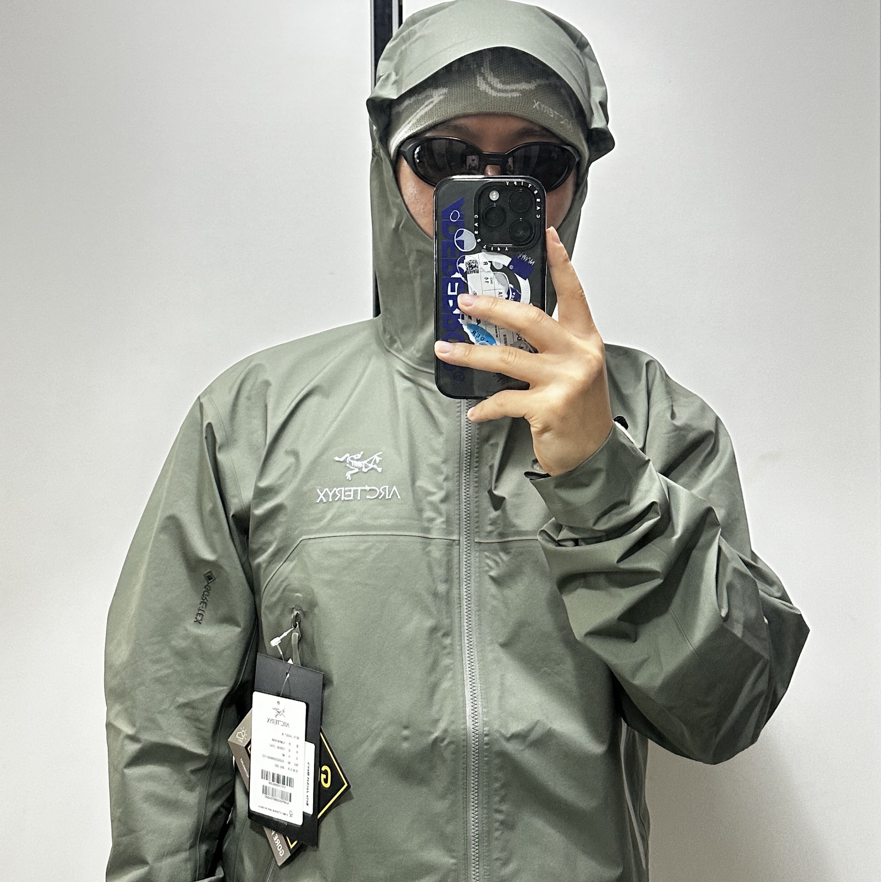 Arc'teryx Beta Jacket Forage, Oakley Eye Jacket Redux Matte Black Frame Prizm Grey Lenses High Bridge Fit 착용 스타일 - 2