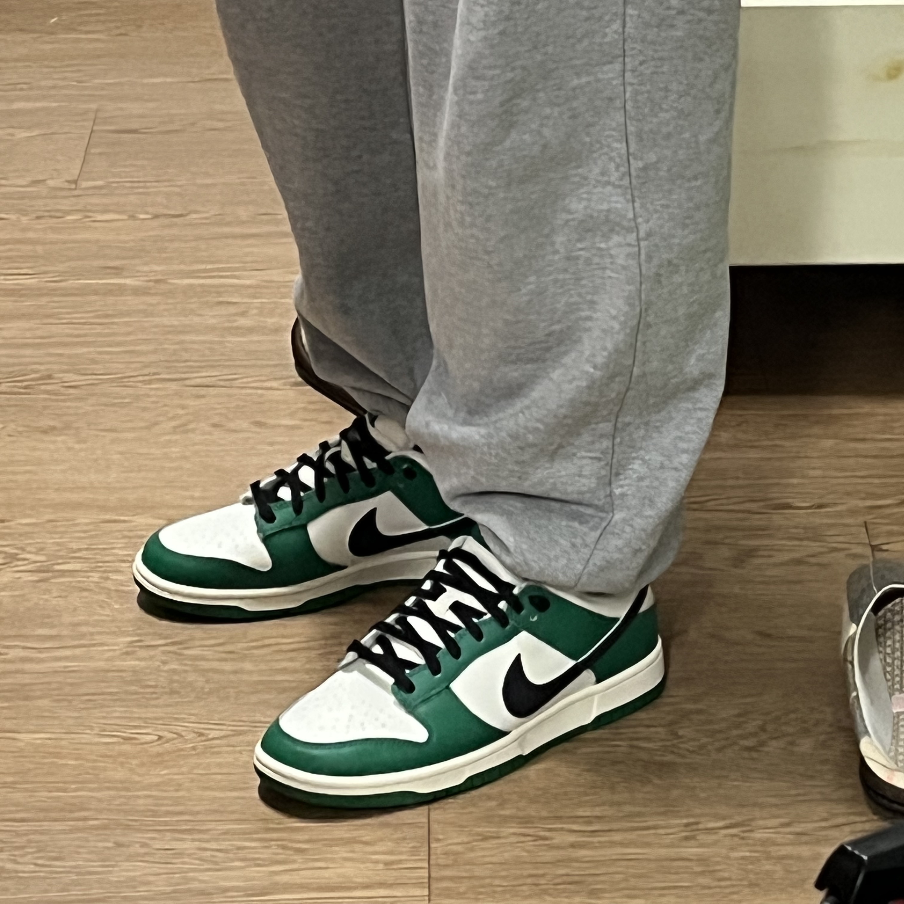 Nike Dunk Low Retro SE Jackpot Malachite 착용 스타일 - 3