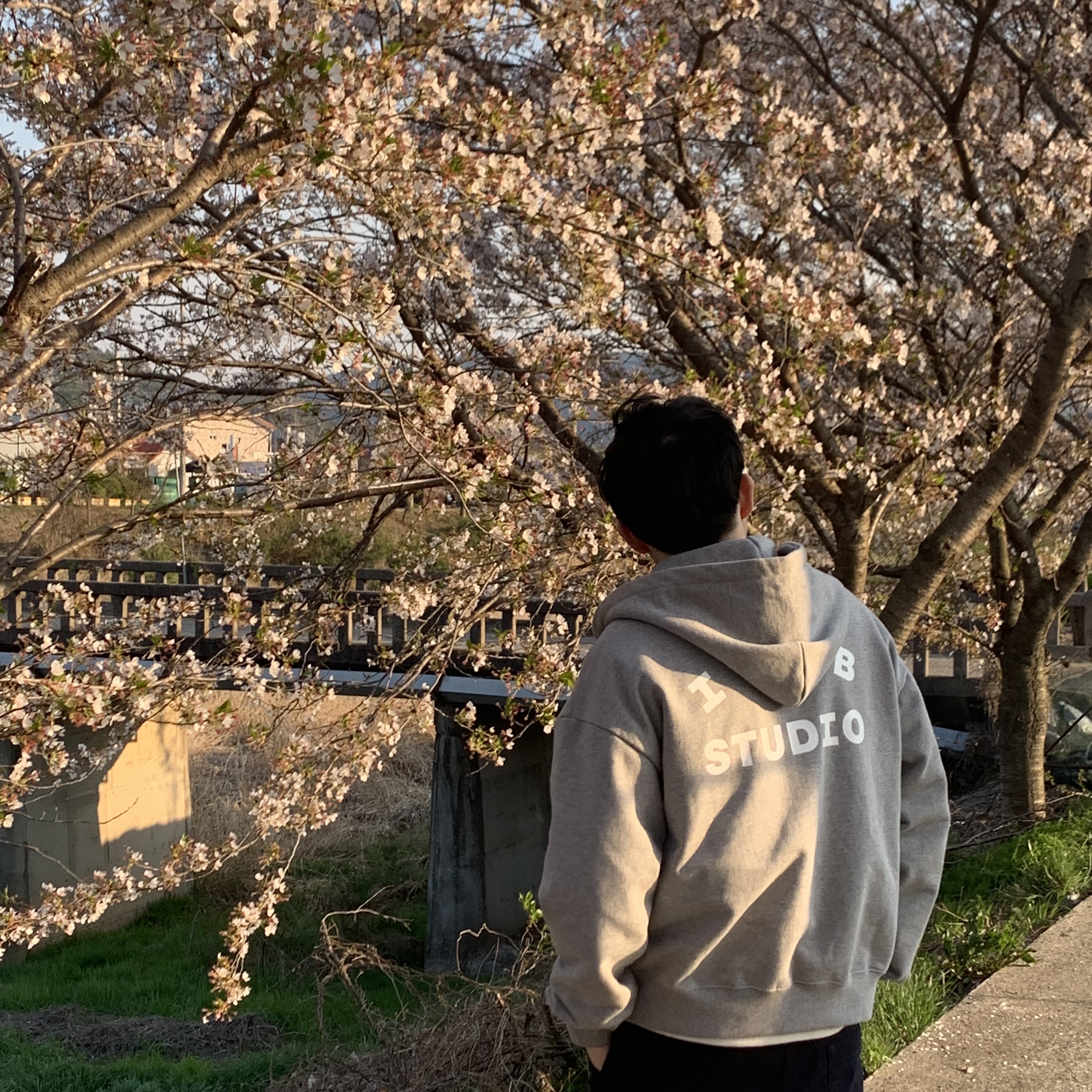 IAB Studio Zip-Up Hoodie Gray - 22FW 착용 스타일
