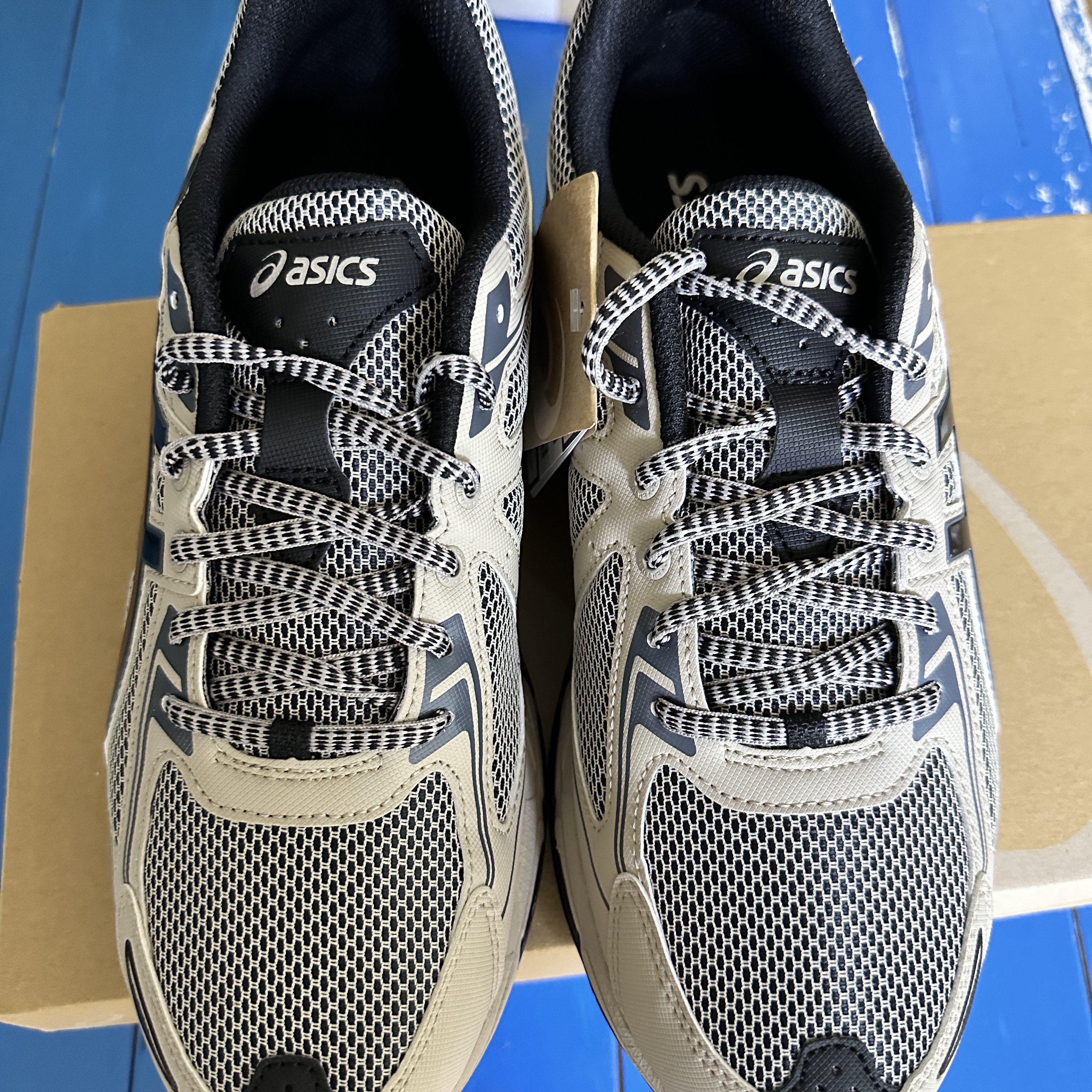 Asics Gel-Venture 6 Feather Grey Black 착용 스타일 - 1