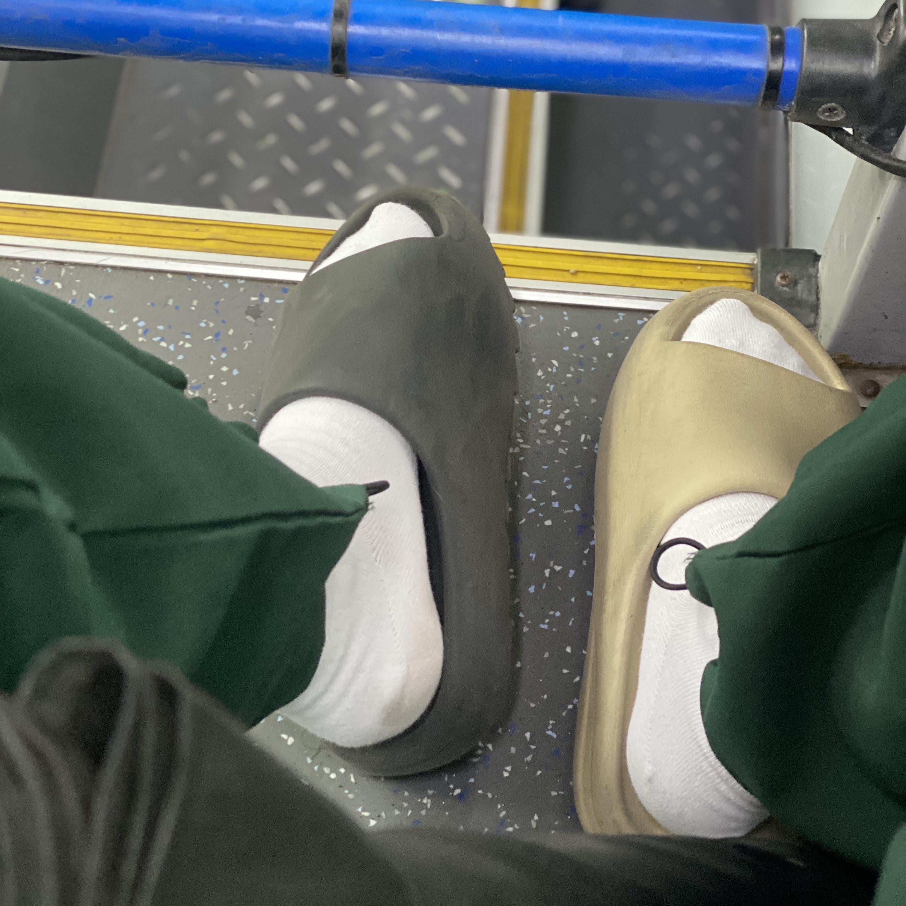 Adidas Yeezy Slide Onyx, Adidas Yeezy Slide Bone 2022/2023 착용 스타일