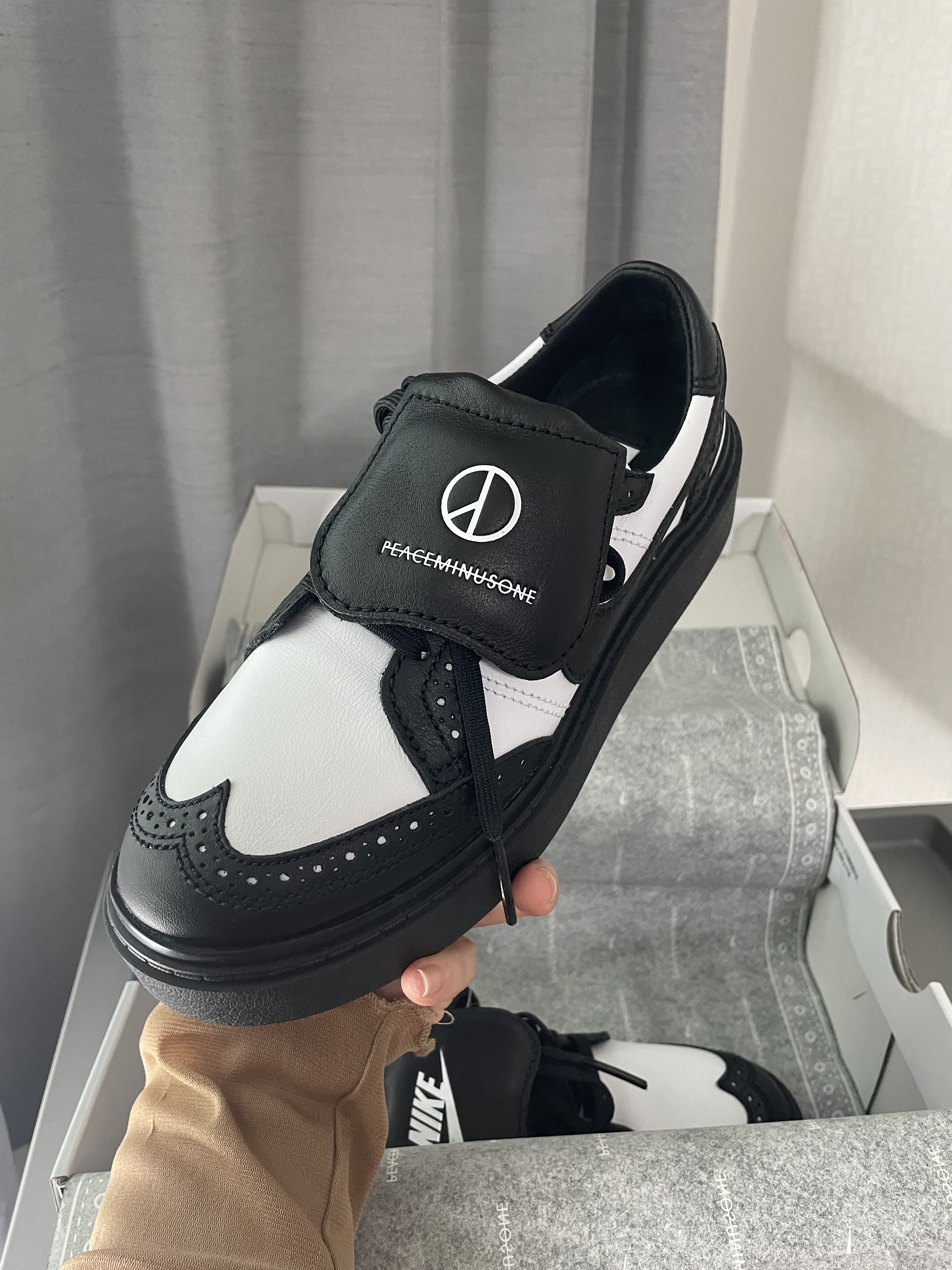 Nike x Peaceminusone Kwondo1 Black and White 착용 스타일 - 5