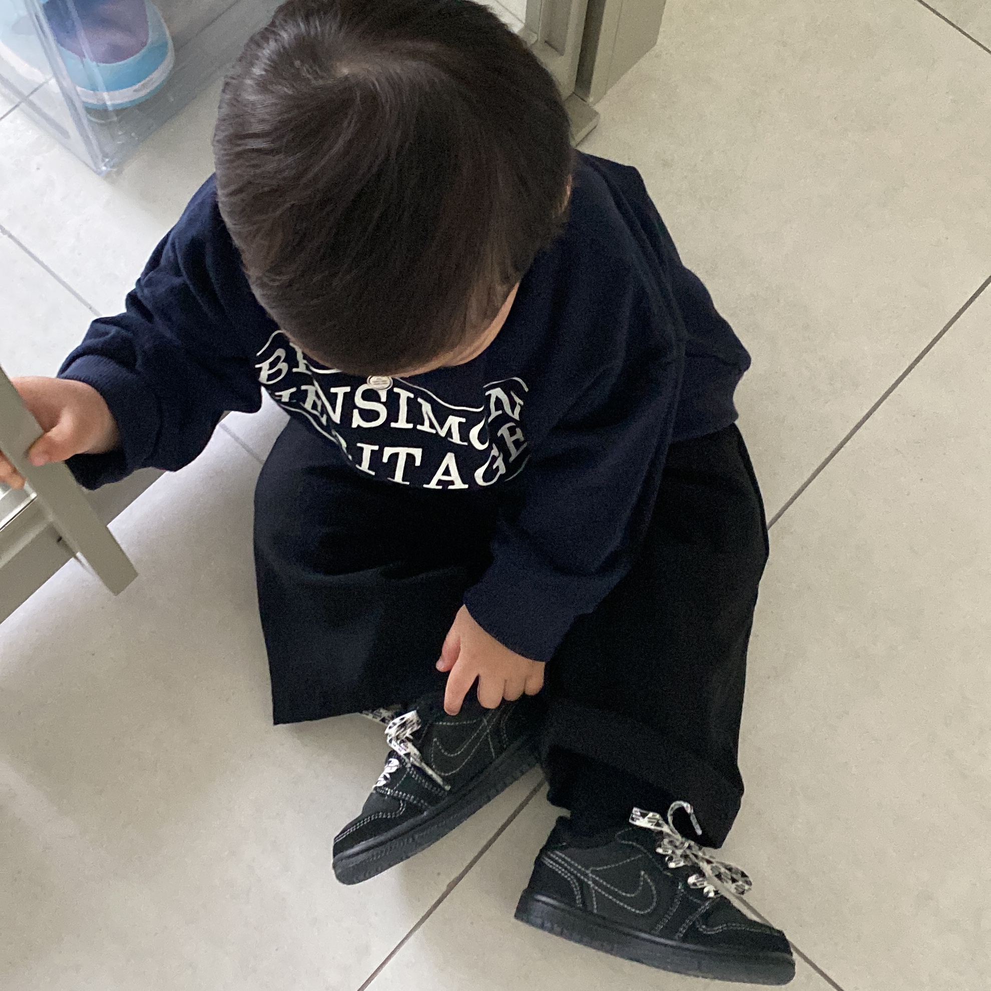 (TD) Jordan 1 x Travis Scott Retro Low OG SP Black Phantom 착용 스타일 - 3