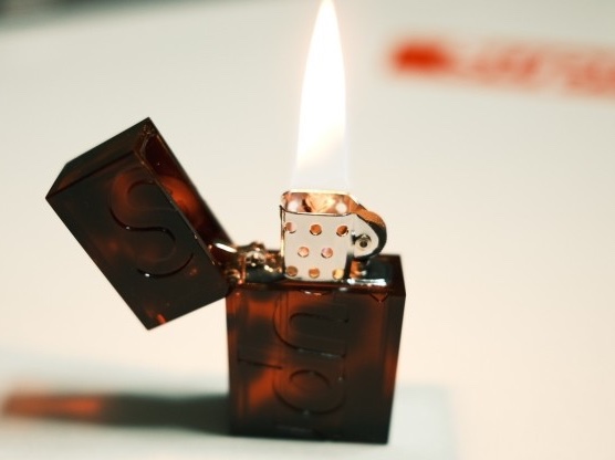 Supreme x Tsubota Pearl Hard Edge Lighter Red - 21FW 착용 스타일 - 2