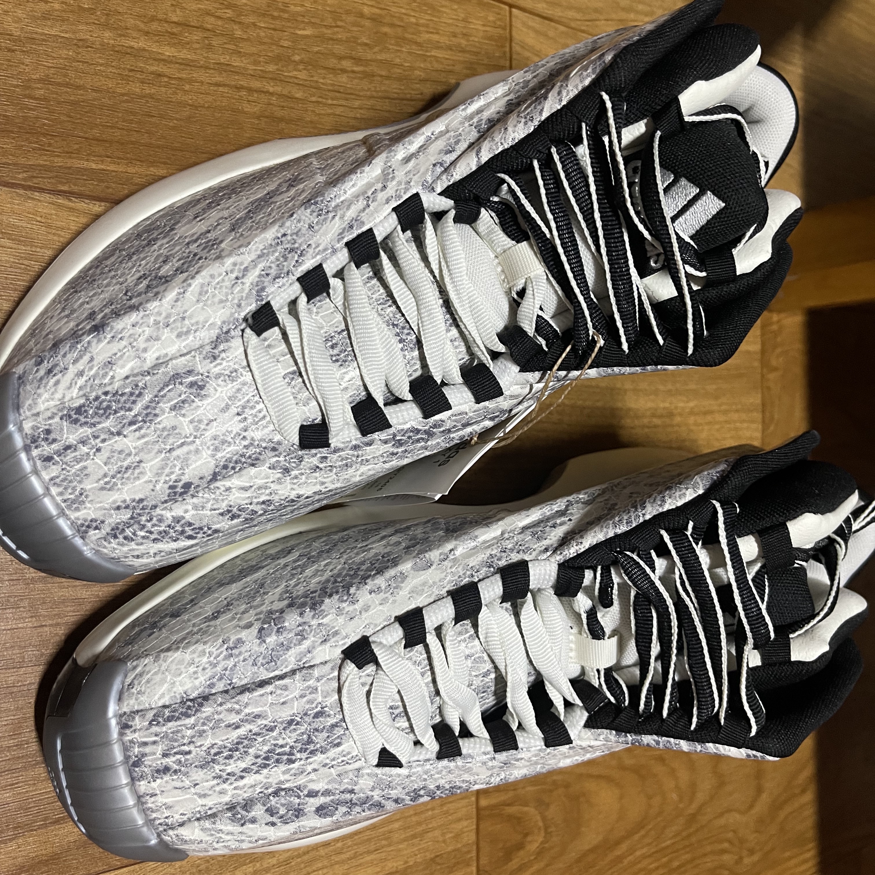 Adidas Crazy 1 Off White Core Black 착용 스타일 - 1