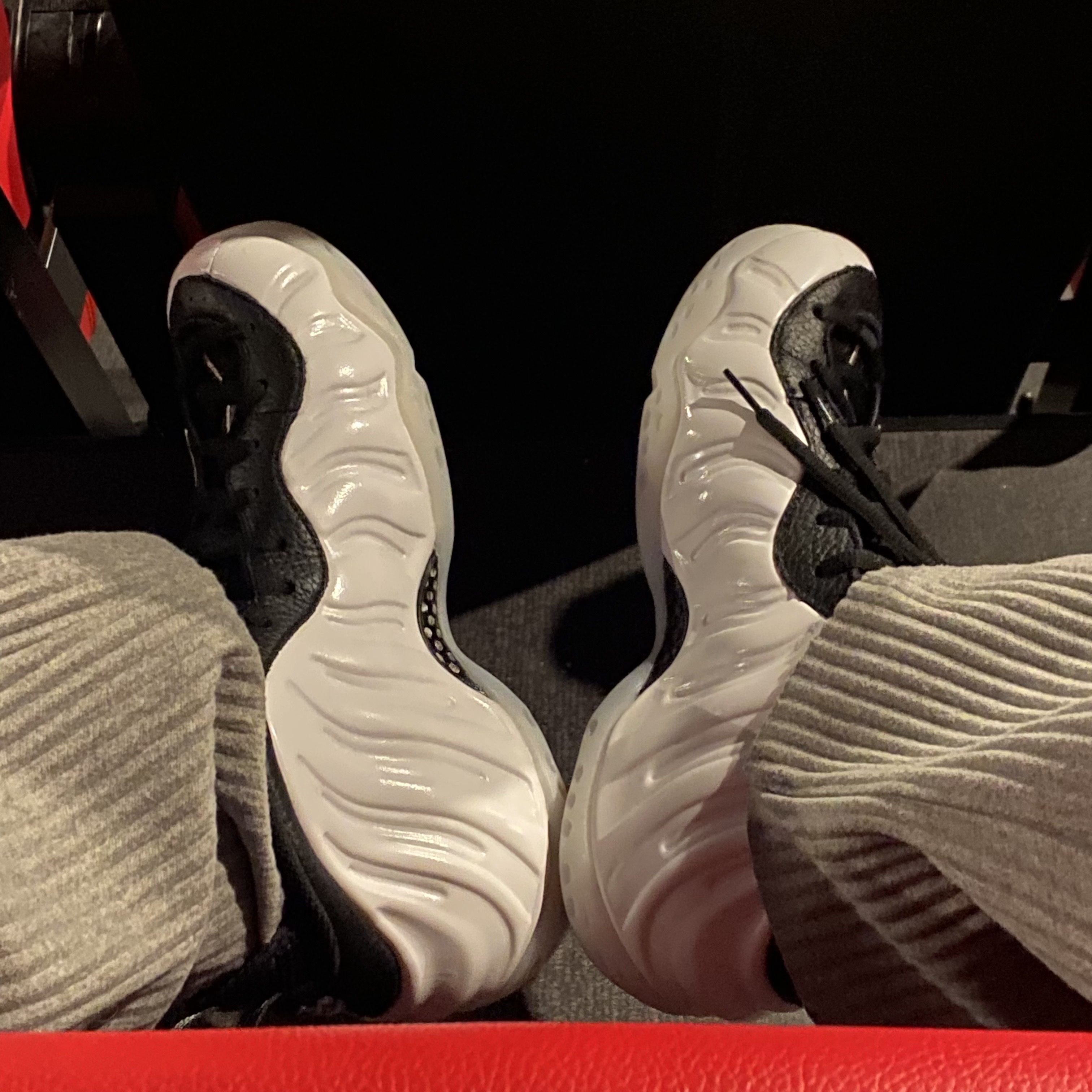 Nike Air Foamposite One White and Black 착용 스타일