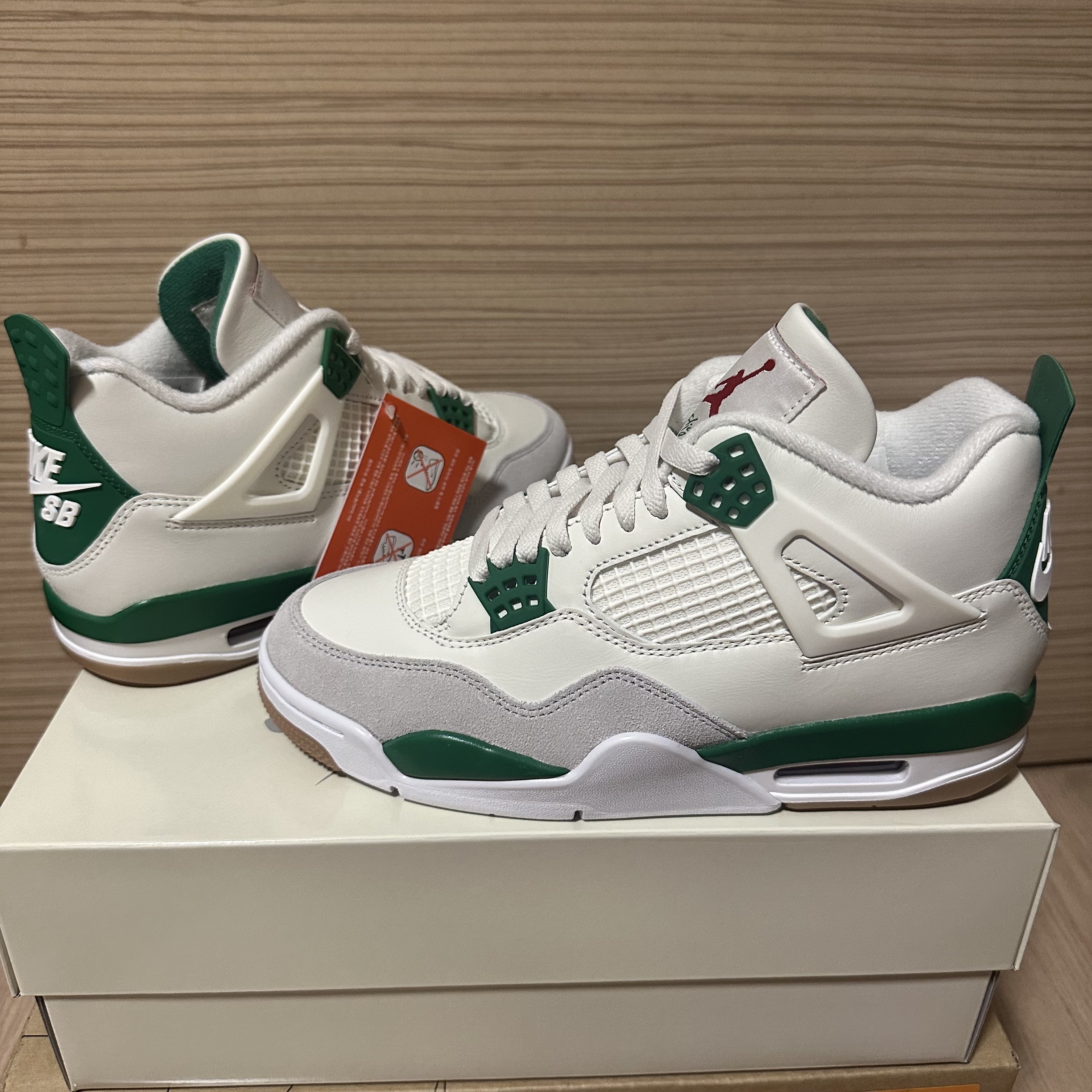 Jordan 4 x Nike SB Retro SP Pine Green 착용 스타일 - 1