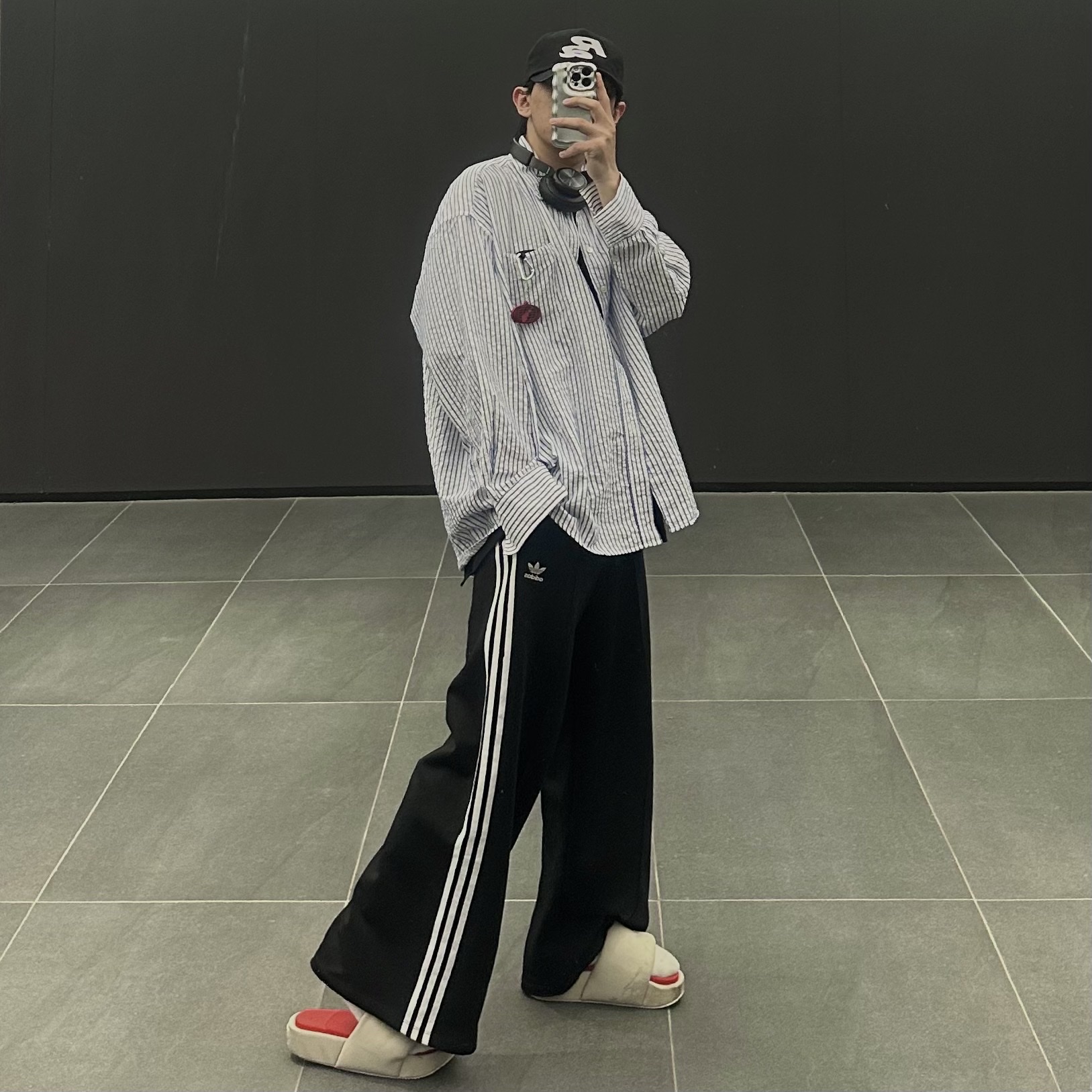 Y-3 Slide Brown Red 착용 스타일
