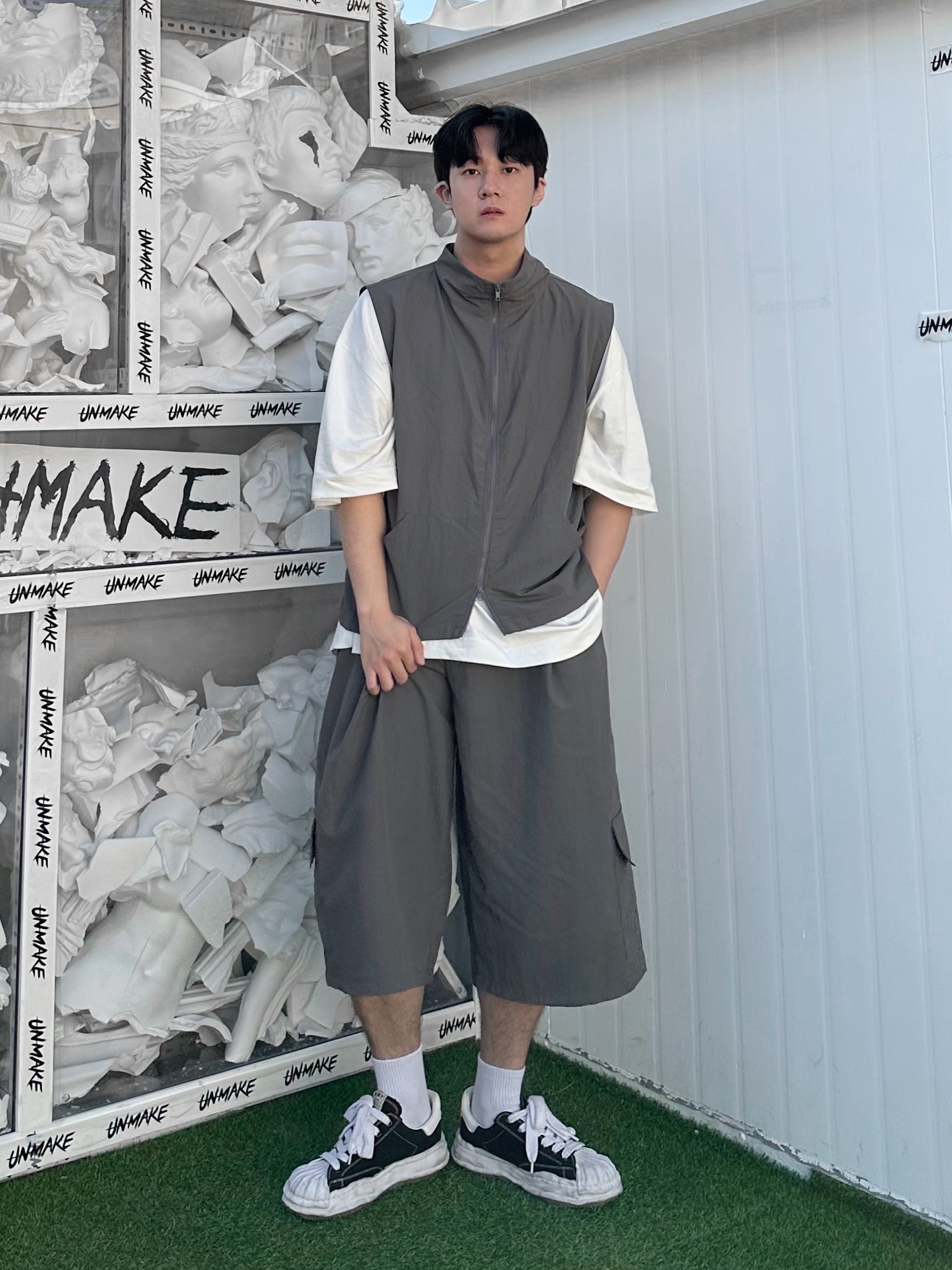 Maison Mihara Yasuhiro Blakey OG Sole Canvas Low-top Sneakers Black White 착용 스타일 - 3