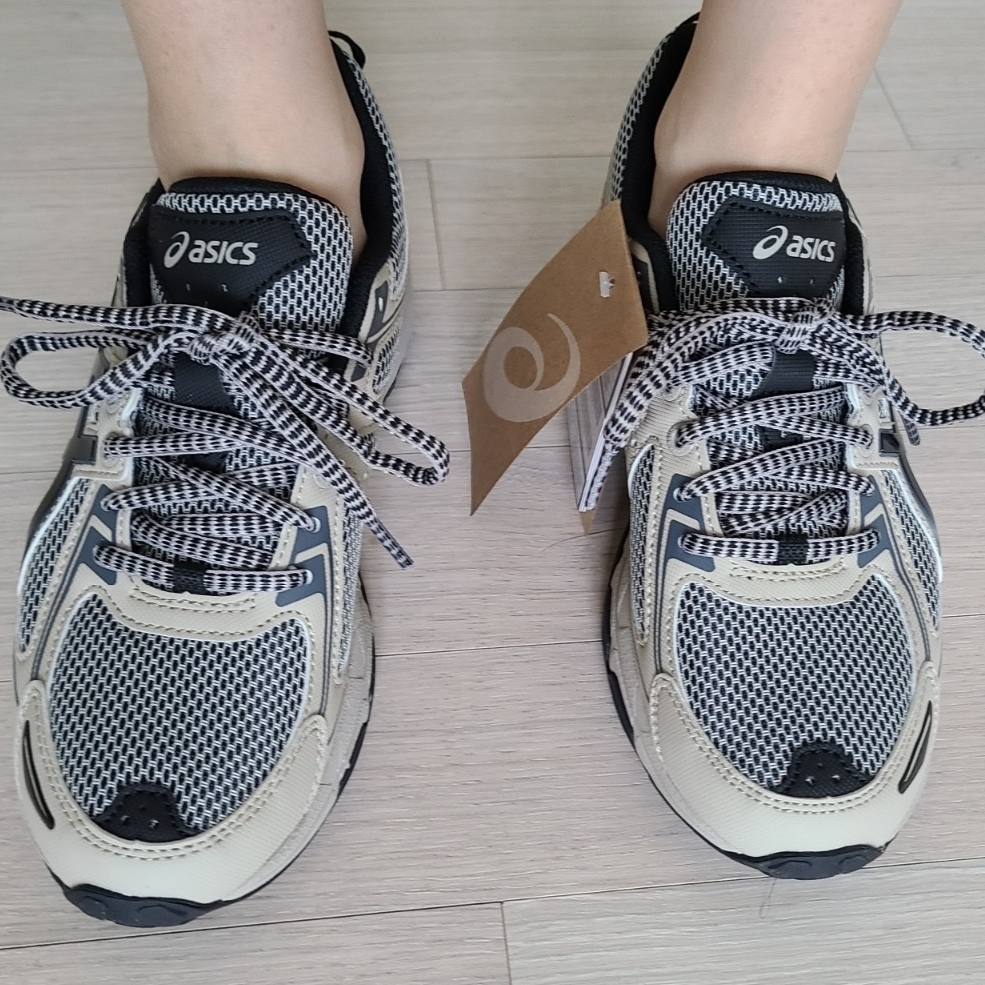 Asics Gel-Venture 6 Feather Grey Black 착용 스타일