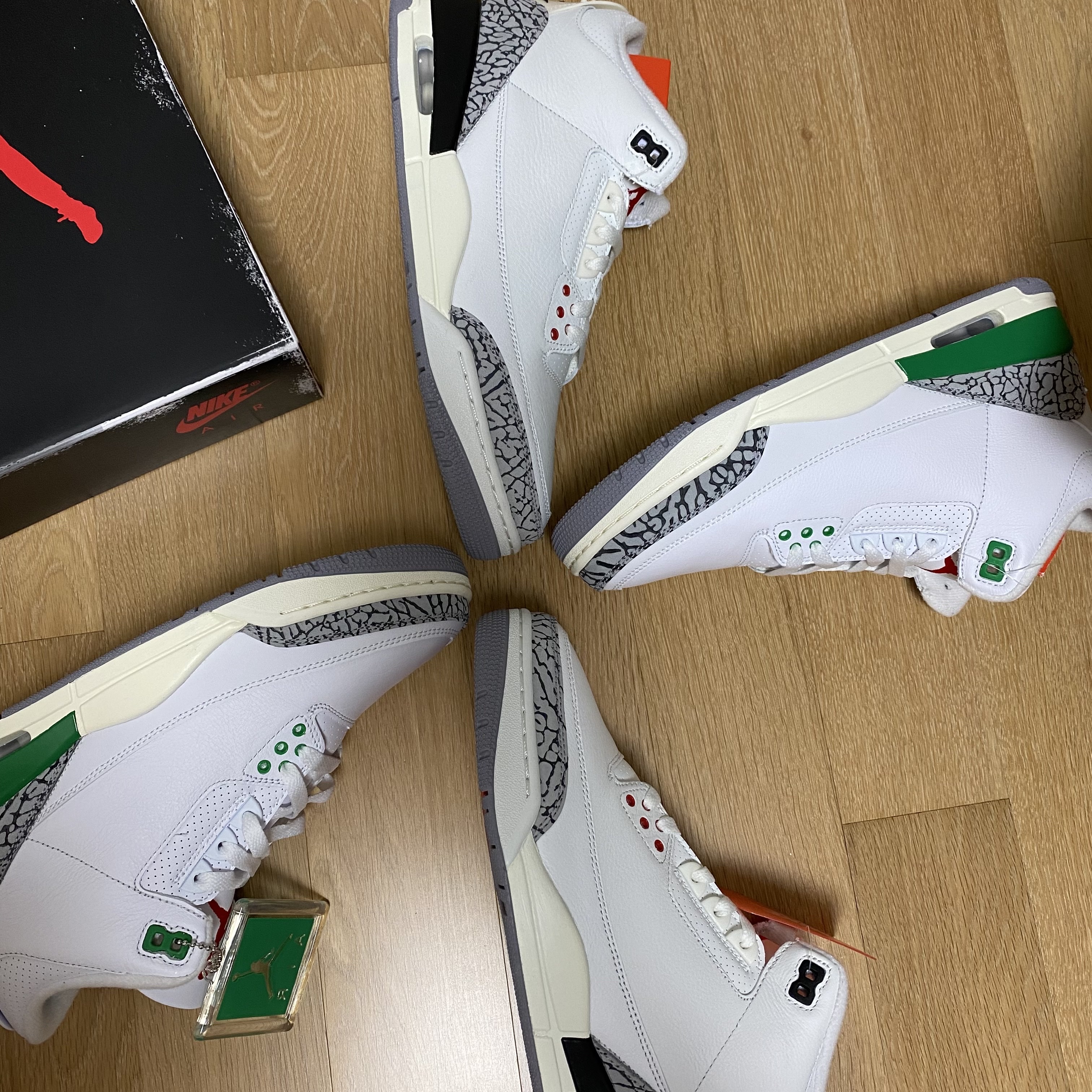 Jordan 3 Retro White Cement Reimagined, (W) Jordan 3 Retro Lucky Green 착용 스타일 - 3