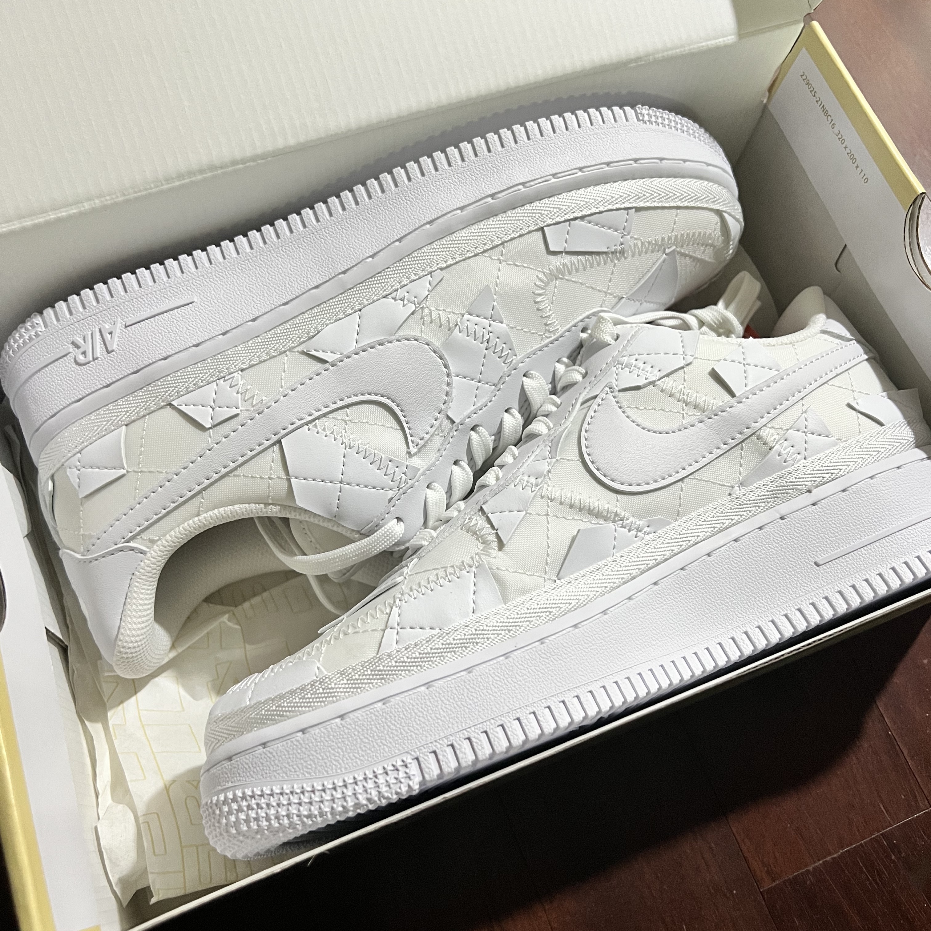 Nike x Billie Eilish Air Force 1 Low SP Triple White 착용 스타일 - 2