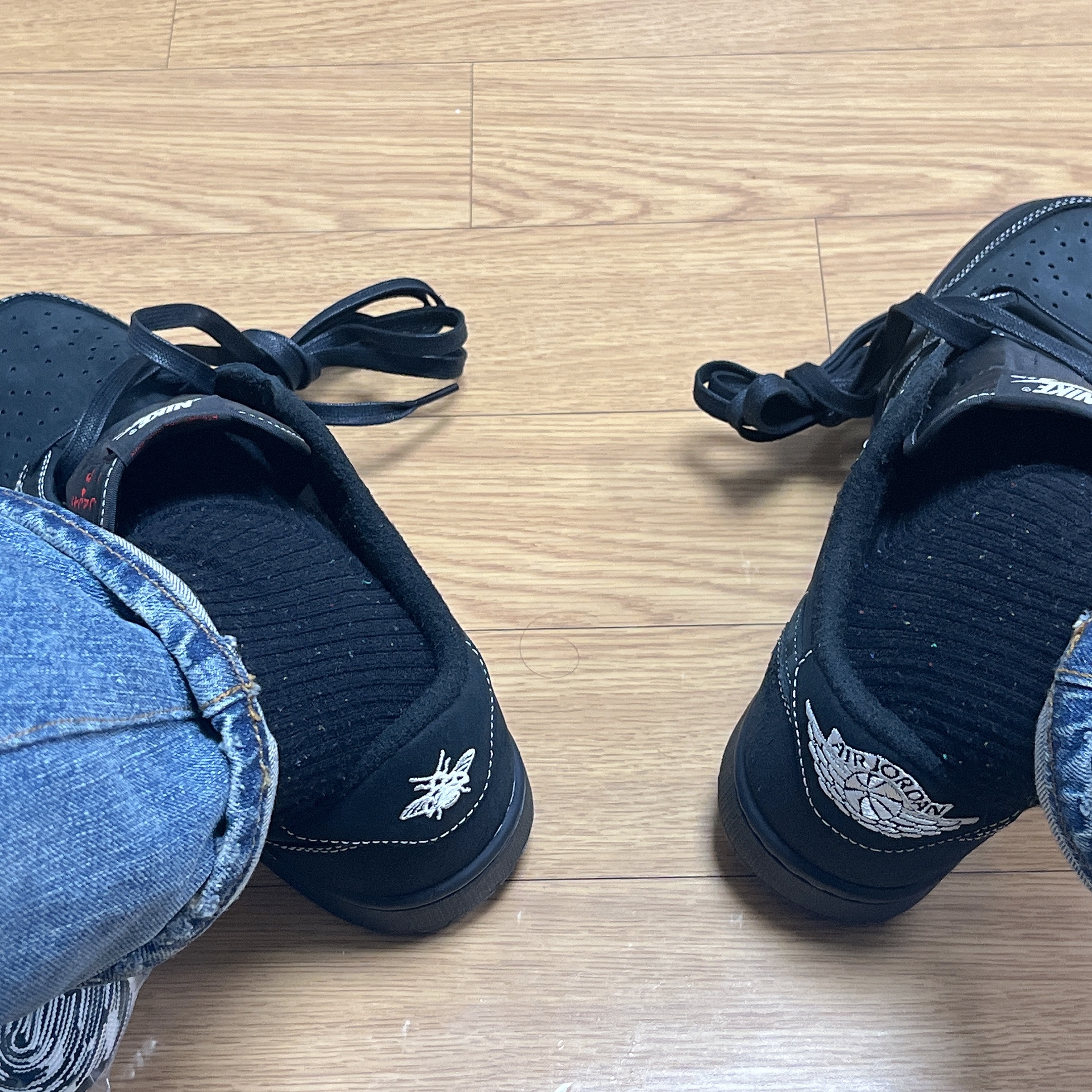 Jordan 1 x Travis Scott Retro Low OG SP Black Phantom 착용 스타일 - 3