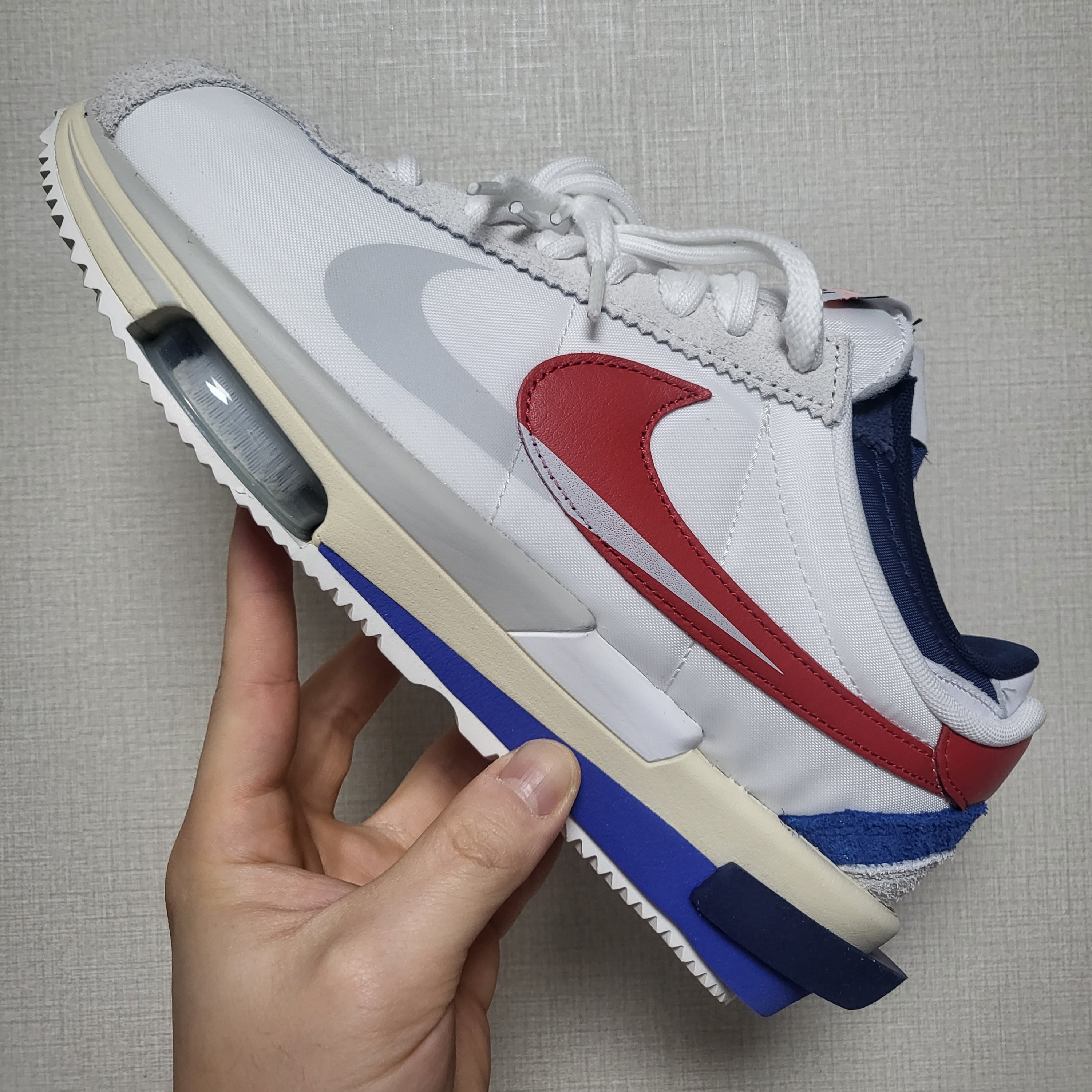 Nike x Sacai Zoom Cortez SP White and University Red 착용 스타일