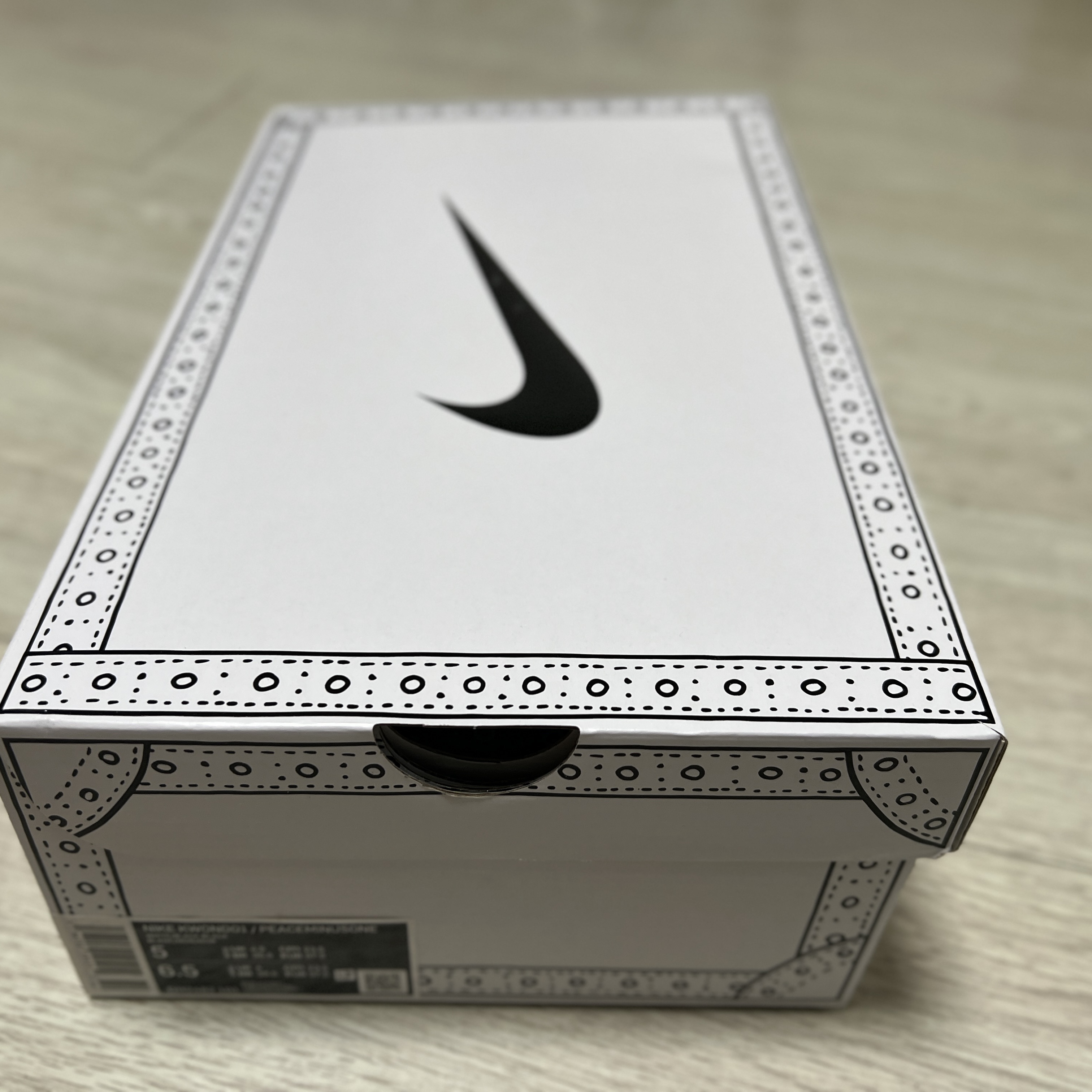 Nike x Peaceminusone Kwondo1 Black and White 착용 스타일 - 3