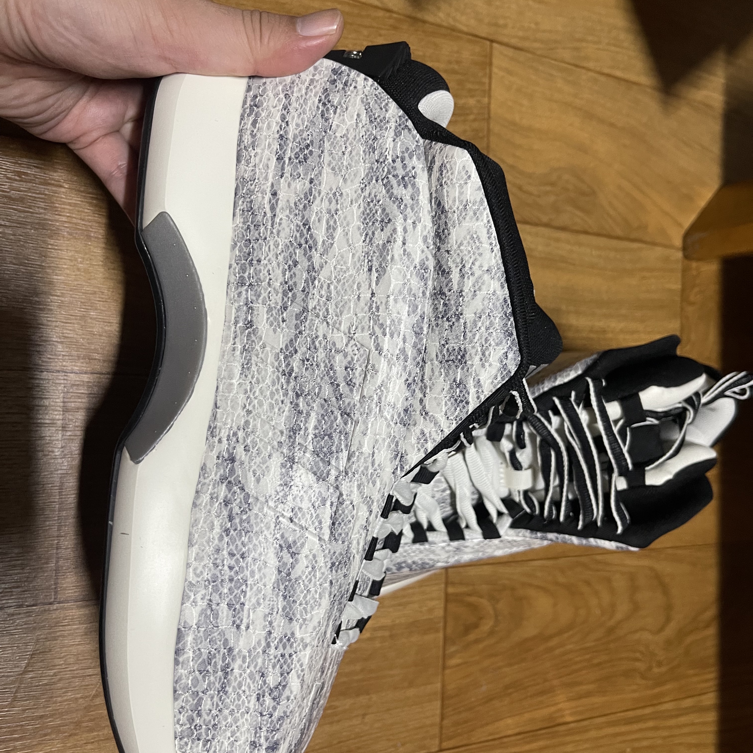 Adidas Crazy 1 Off White Core Black 착용 스타일 - 2