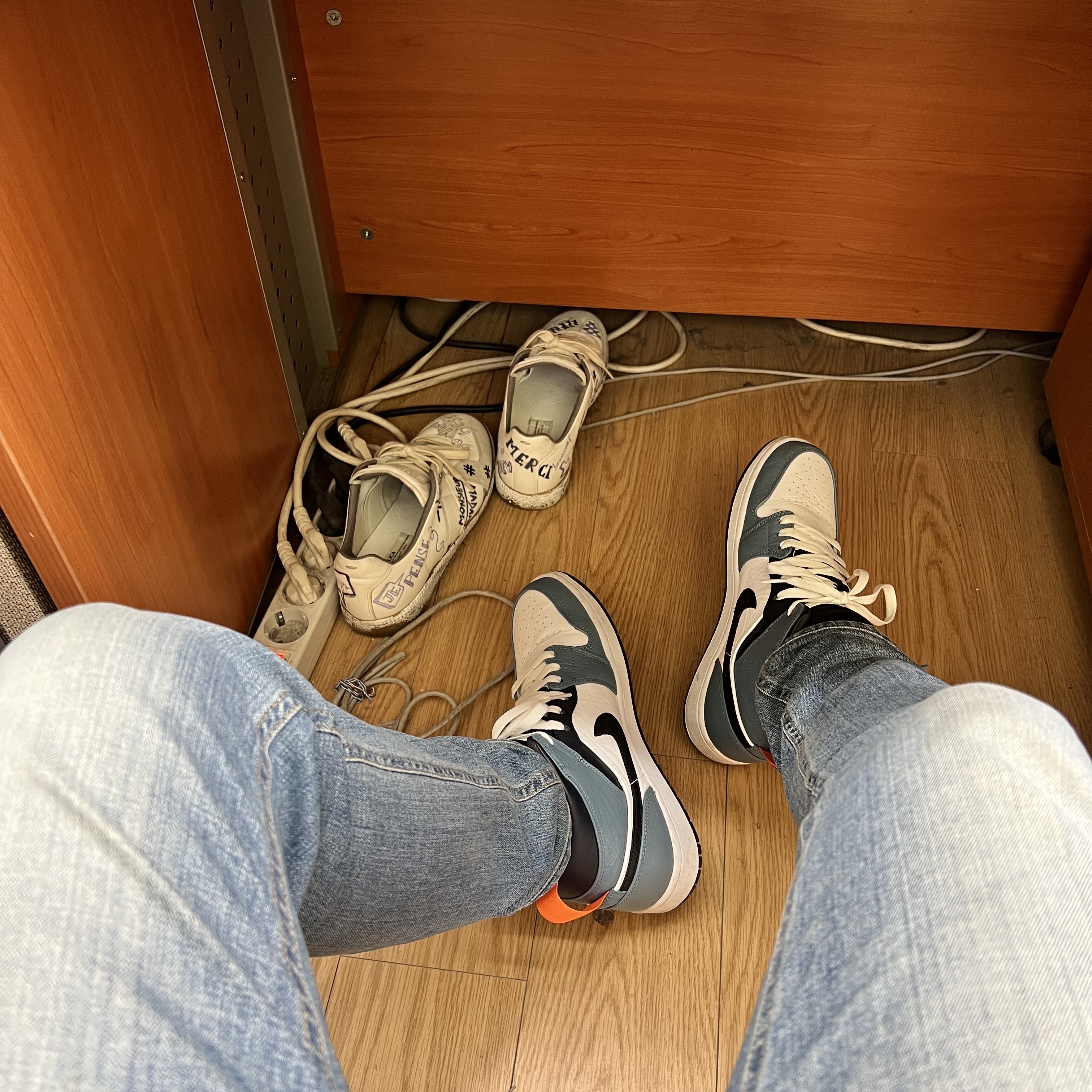 Jordan 1 x Facetasm Mid SE Fearless, Maison Margiela Replica Graffiti Sneakers White 착용 스타일