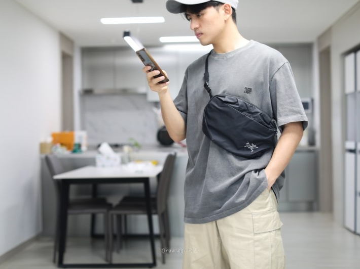 Arc'teryx Heliad 6 Crossbody Bag Black 착용 스타일 - 2