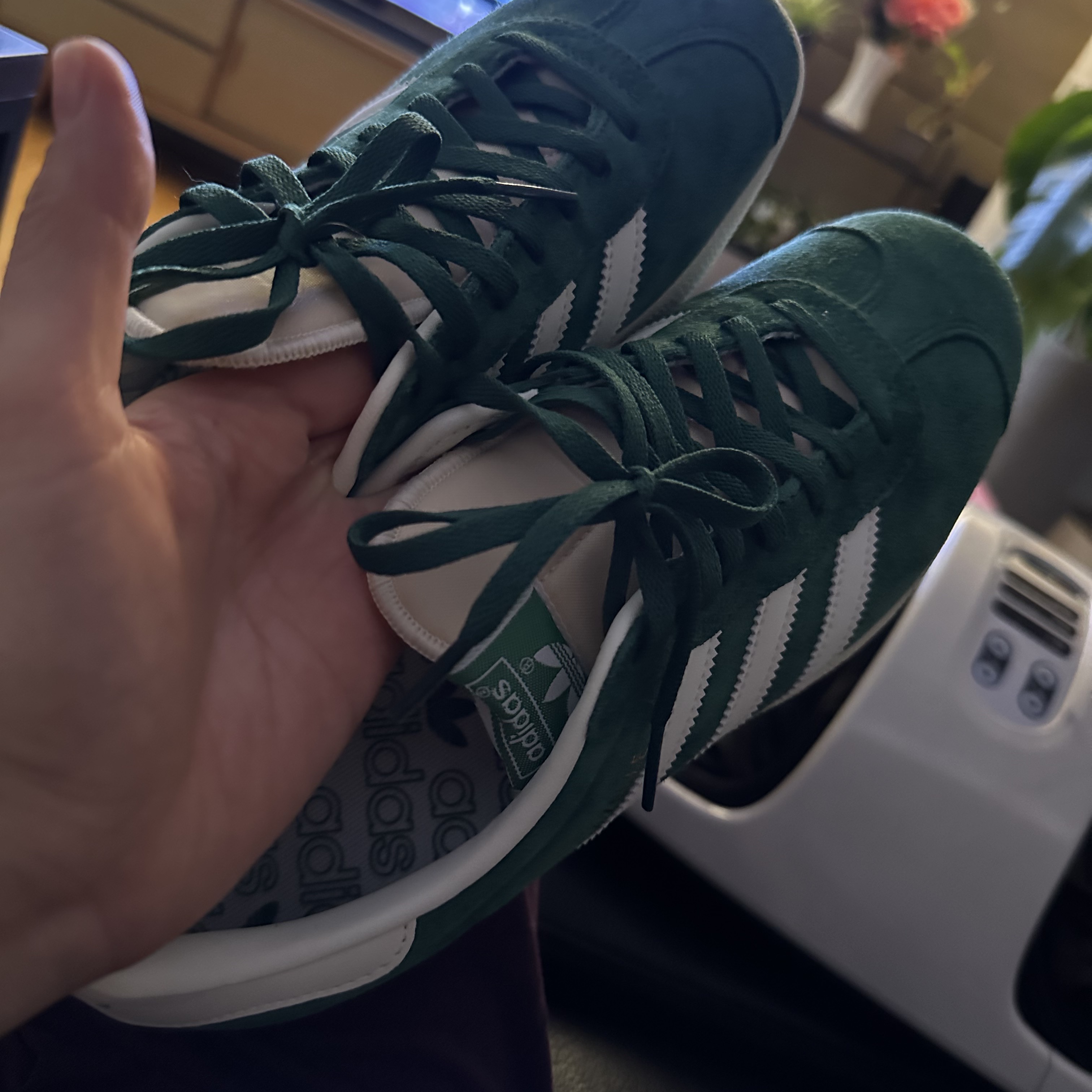 Adidas Gazelle Dark Green Cream White 착용 스타일