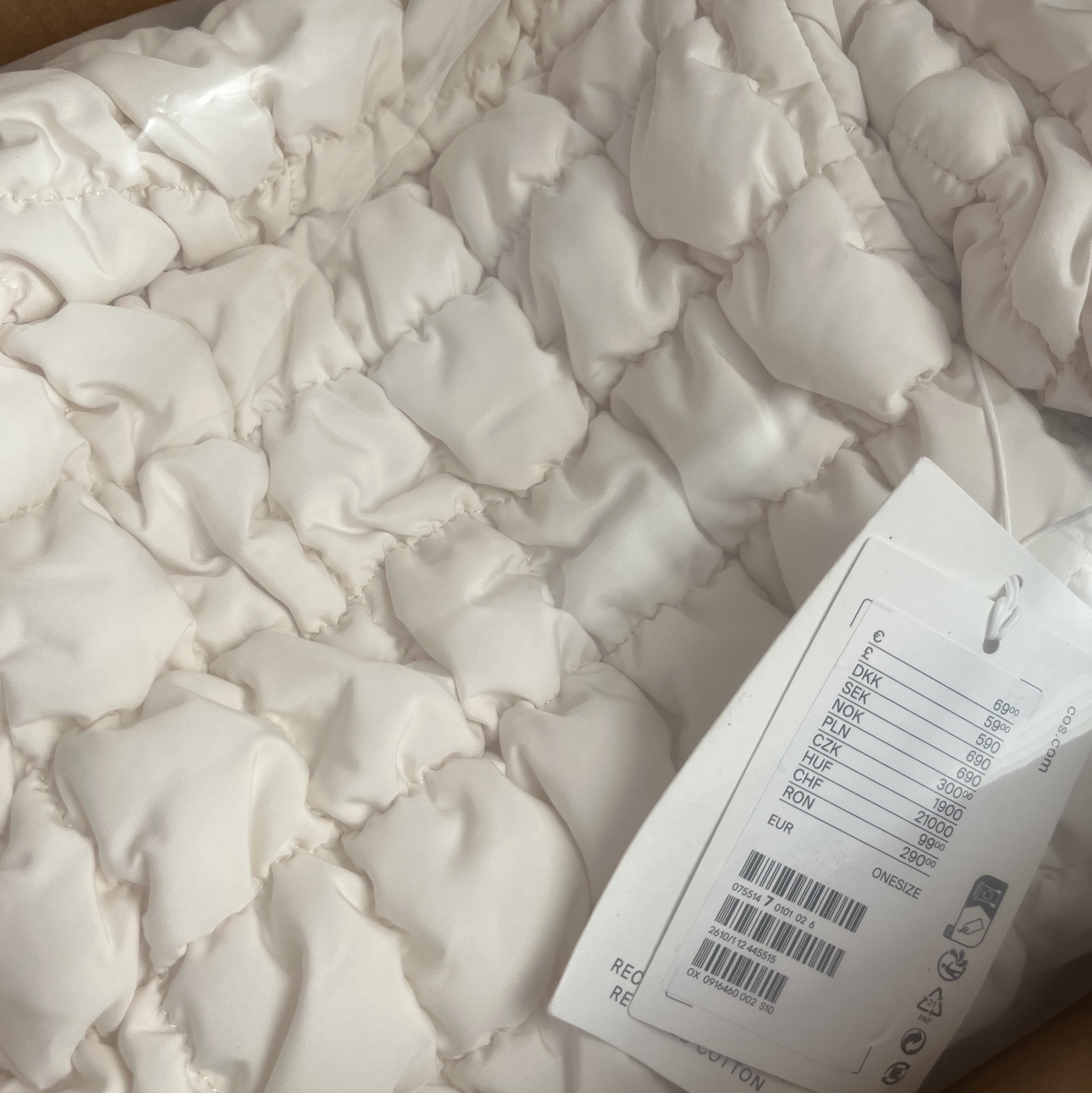 COS Quilted Oversized Shoulder Bag Off White Light Beige 착용 스타일