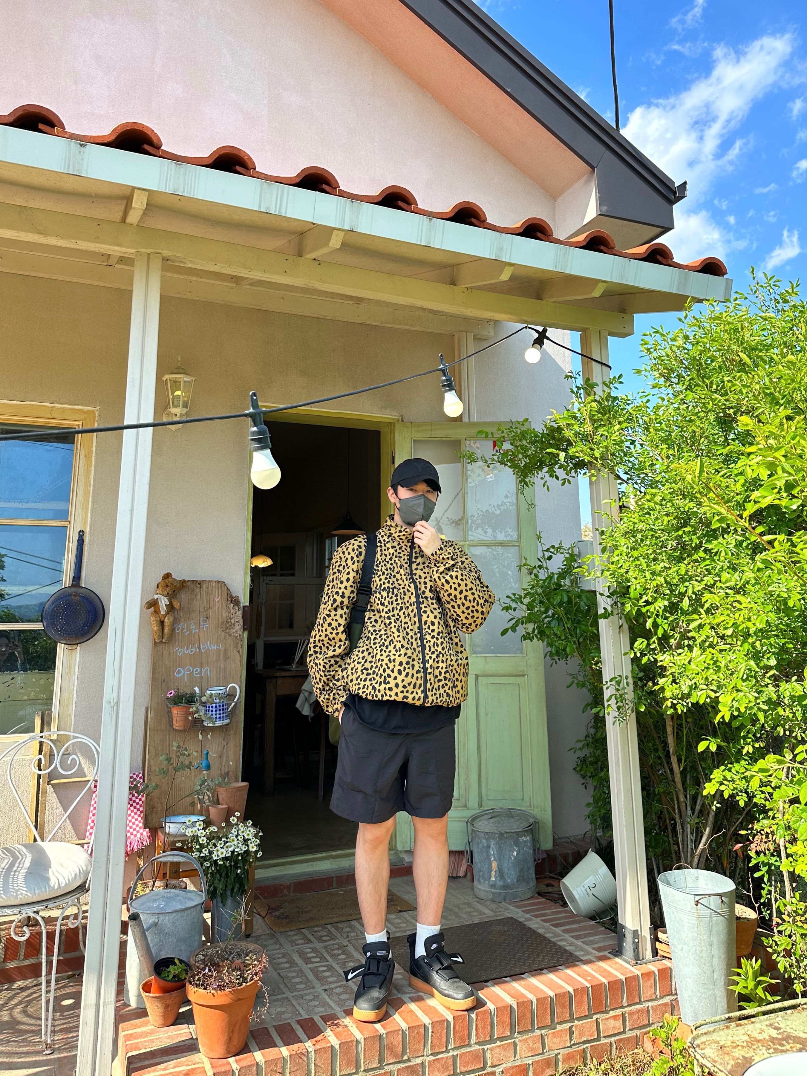 Wacko Maria x Gramicci Track Jacket Beige, Y-3 Logo Cap Black 착용 스타일 - 1
