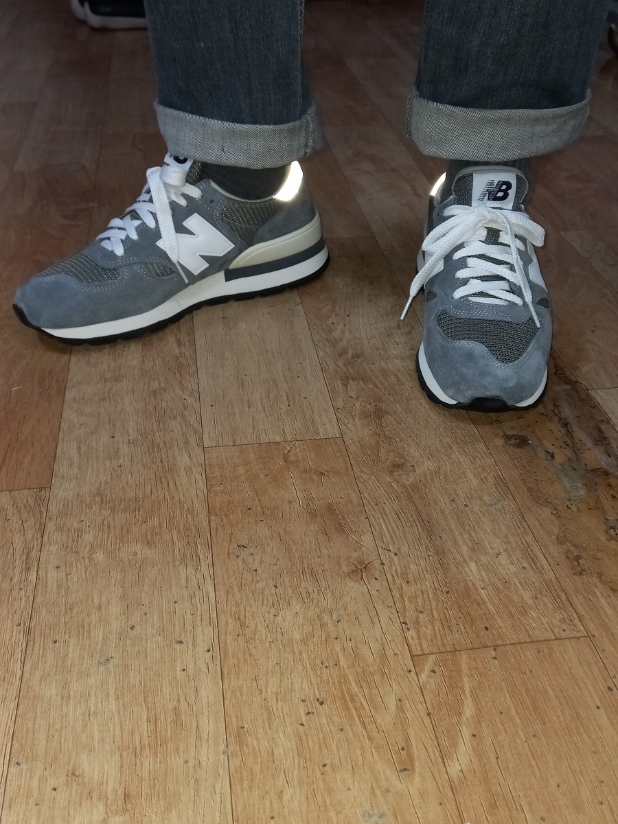 New Balance 990v1 Made in USA Grey White 착용 스타일 - 2
