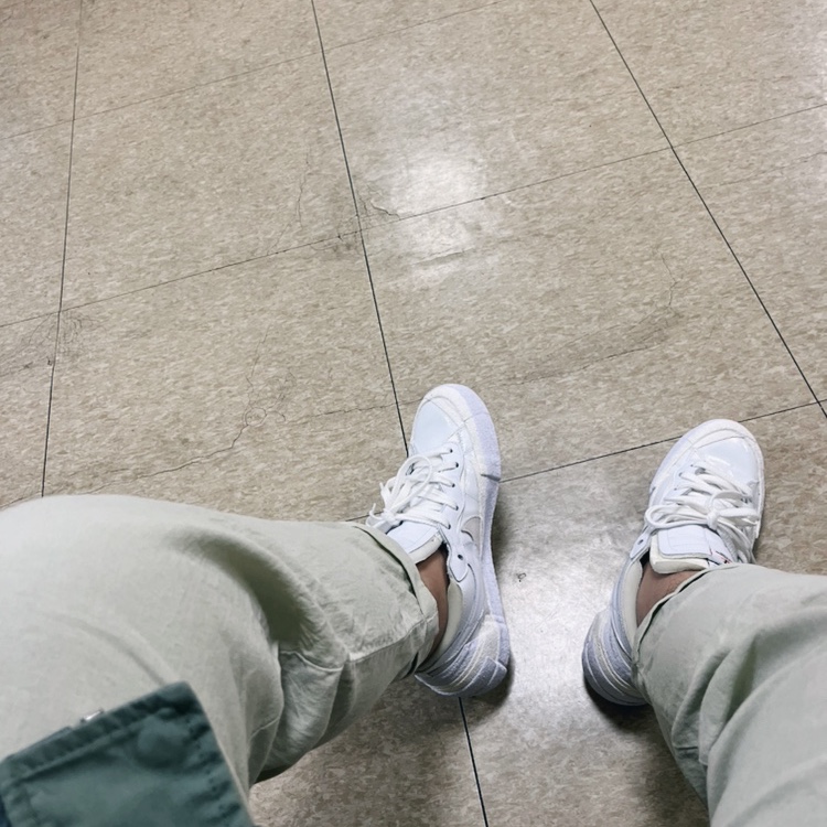 Nike x Sacai Blazer Low White Patent Leather 착용 스타일