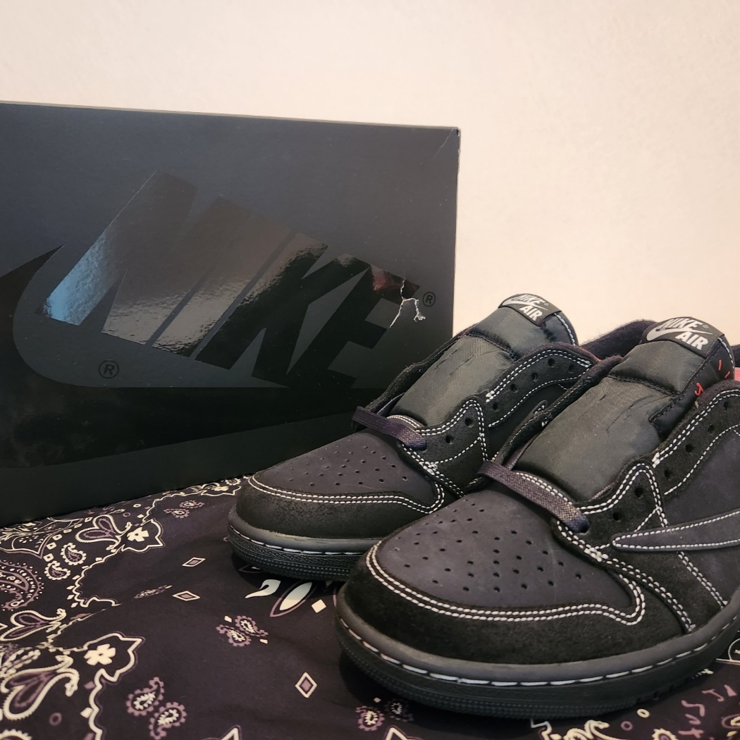 Jordan 1 x Travis Scott Retro Low OG SP Black Phantom 착용 스타일 - 1