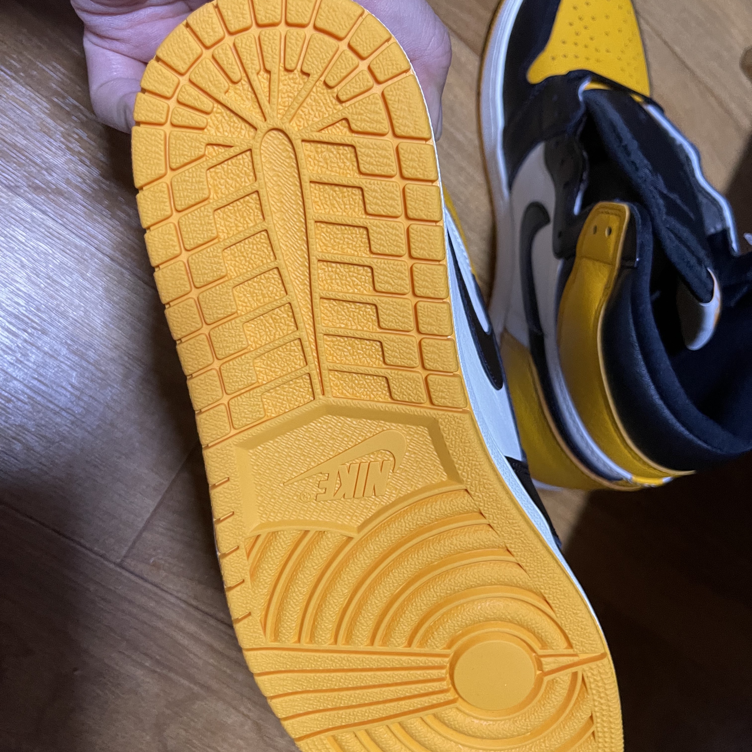 Jordan 1 Retro High OG Taxi 착용 스타일 - 2