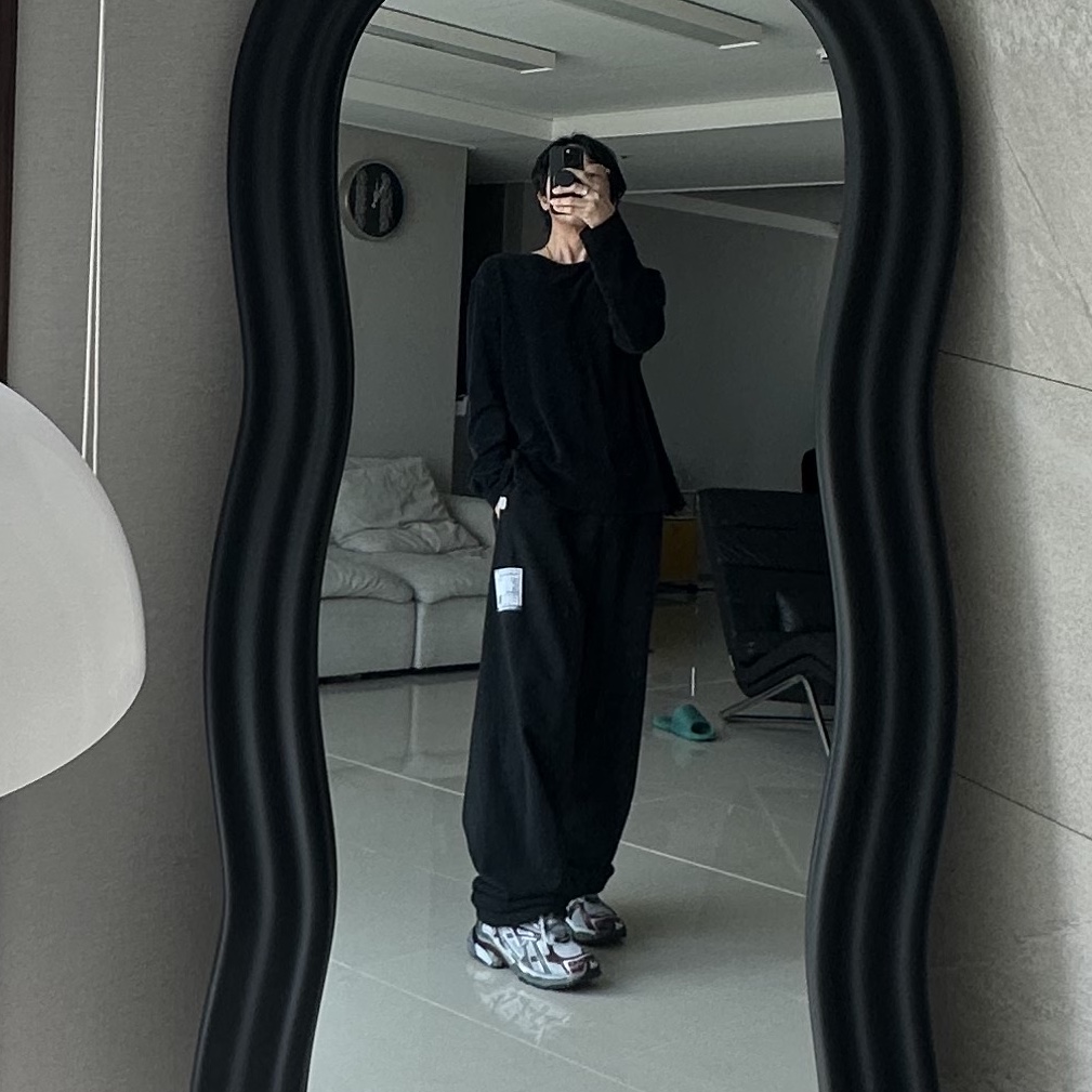 Balenciaga Runner Sneakers Grey Burgundy, Maison Mihara Yasuhiro Twisted Double Waist Pants Black 착용 스타일 - 2