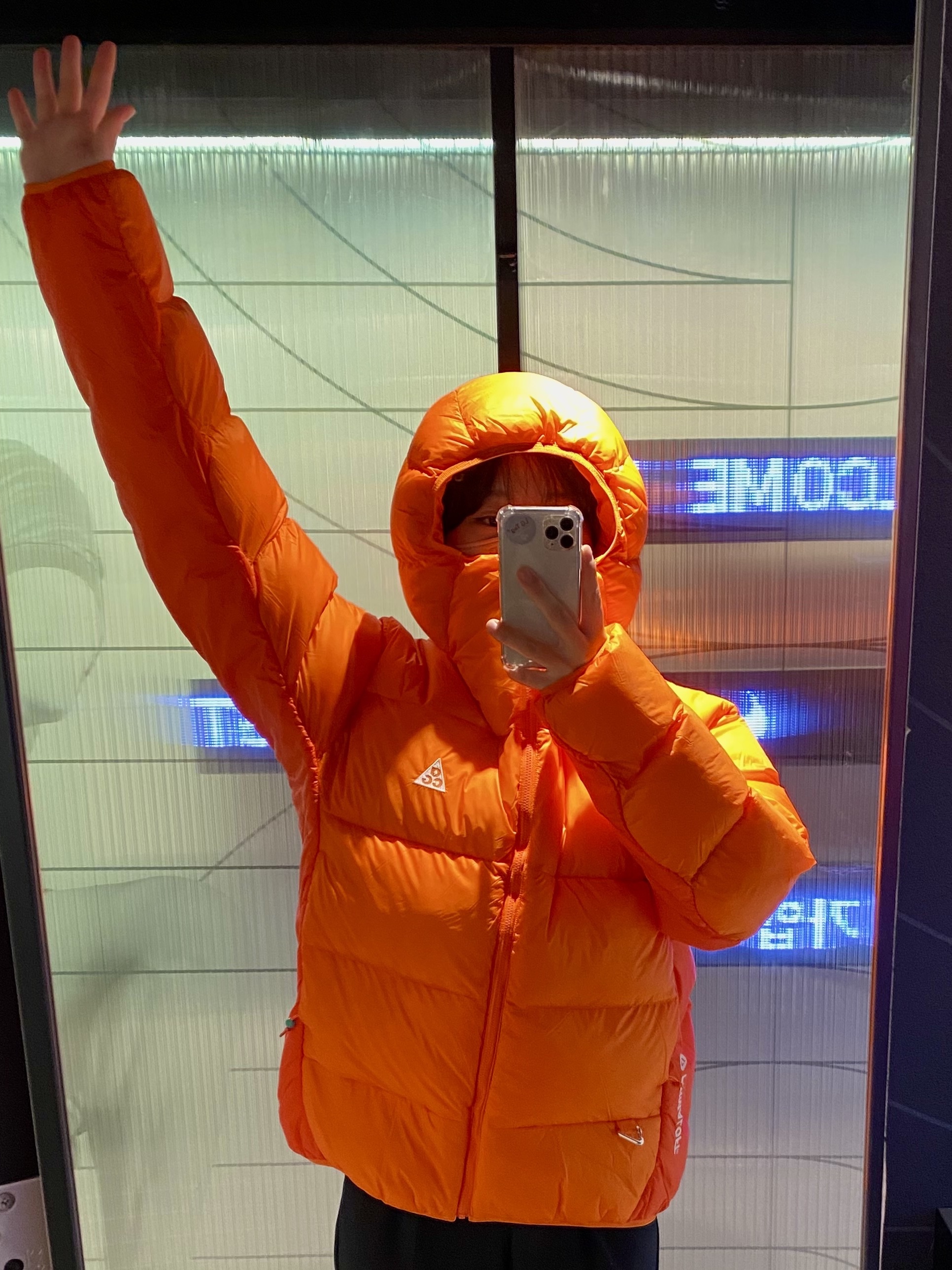 Nike ACG Therma-Fit ADV Lunar Lake Puffer Jacket Black - Asia, Nike ACG Therma-Fit ADV Lunar Lake Puffer Jacket Safety Orange - Asia 착용 스타일 - 2