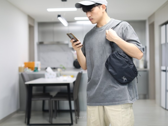 Arc'teryx Heliad 6 Crossbody Bag Black 착용 스타일 - 1