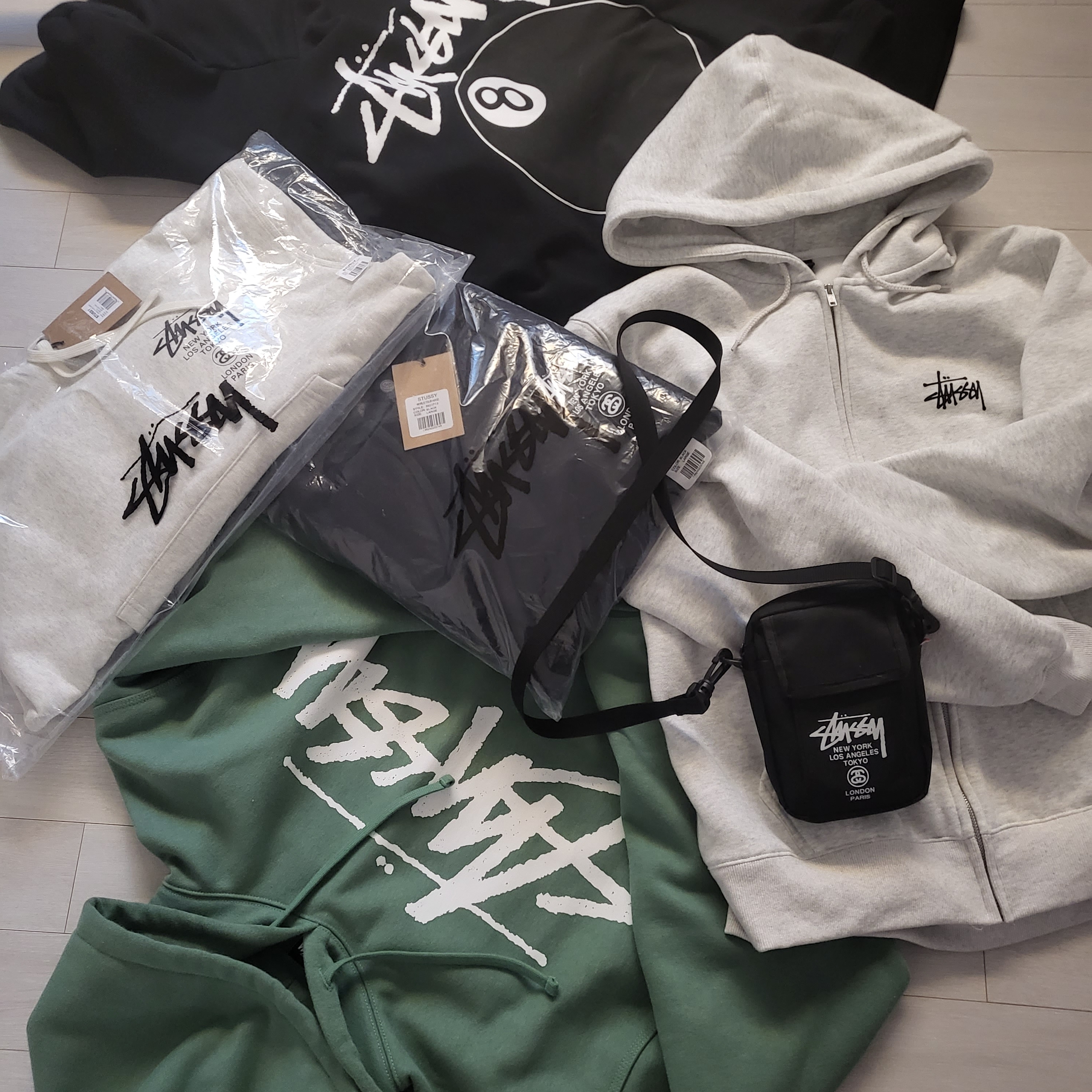 Stussy World Tour Hoodie Ash Heather 2023, Stussy 8 Ball Hoodie Black - 21FW 착용 스타일
