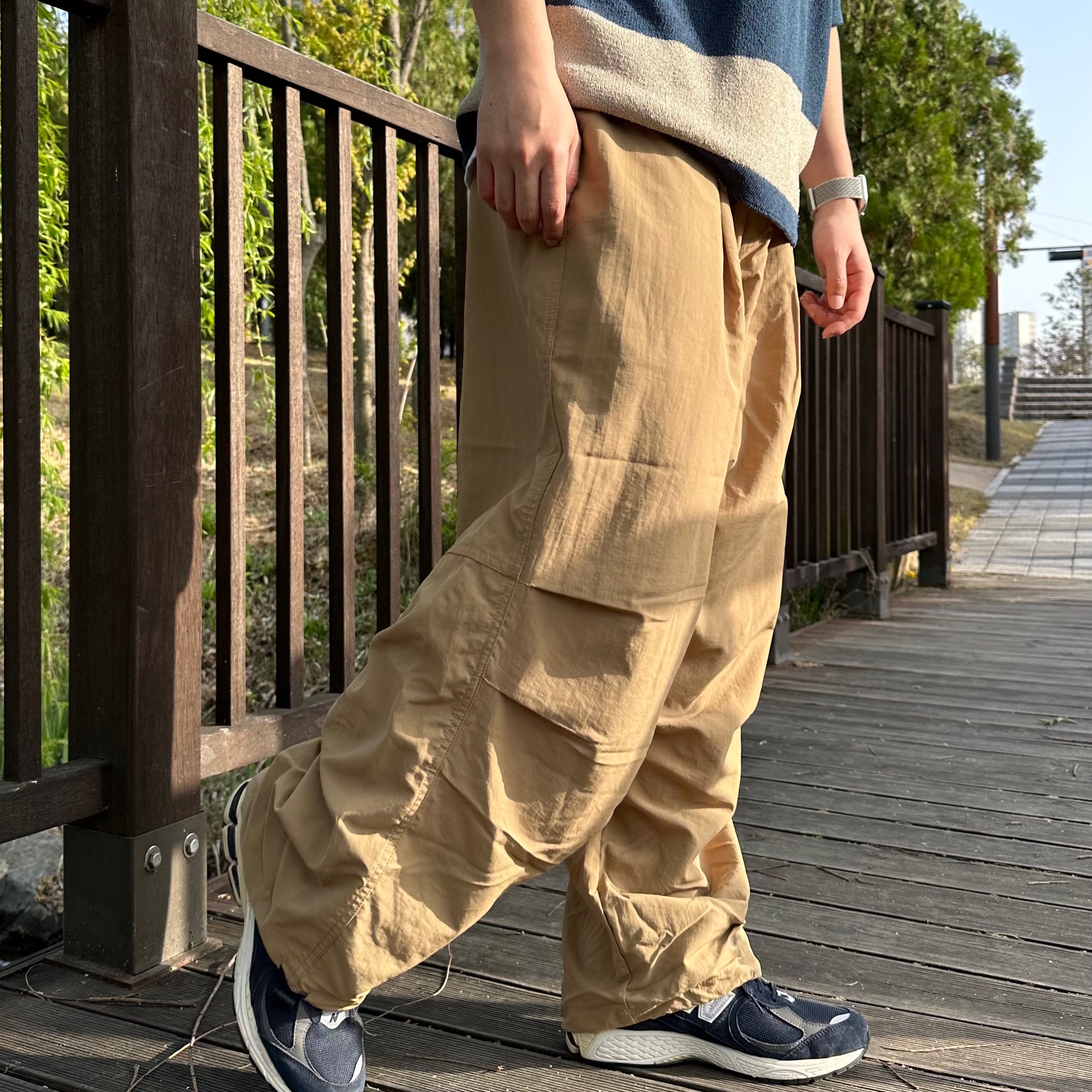 New Balance 2002R Eclipse Castlerock 착용 스타일 - 2