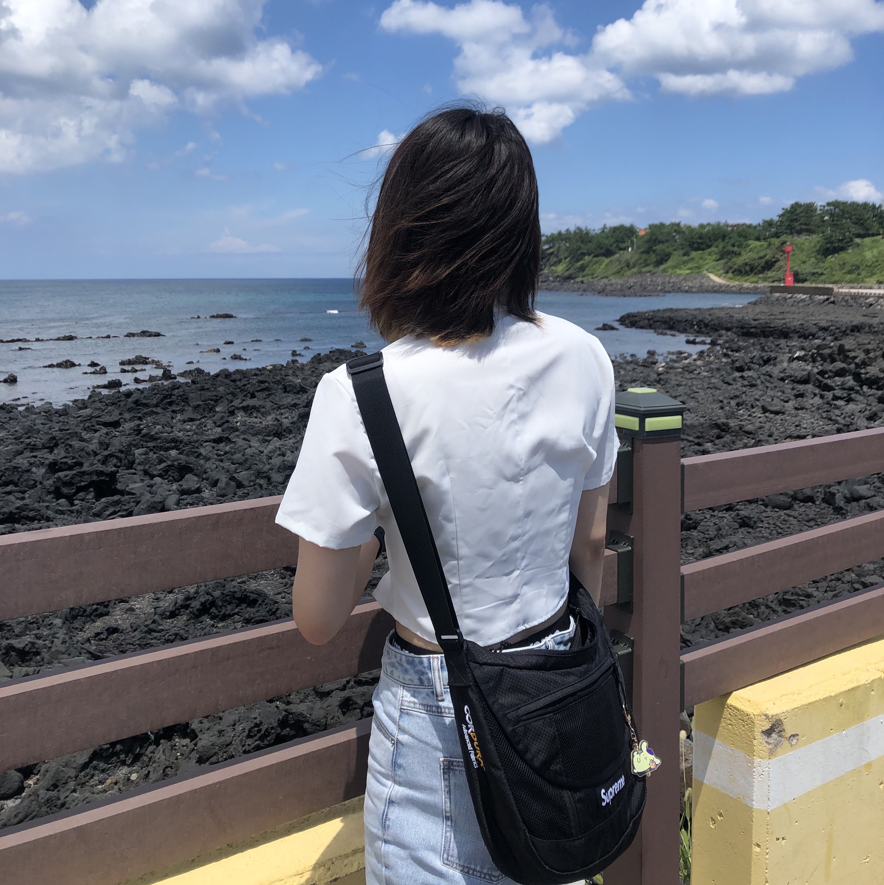 Supreme Small Messenger Bag Black - 22SS 착용 스타일