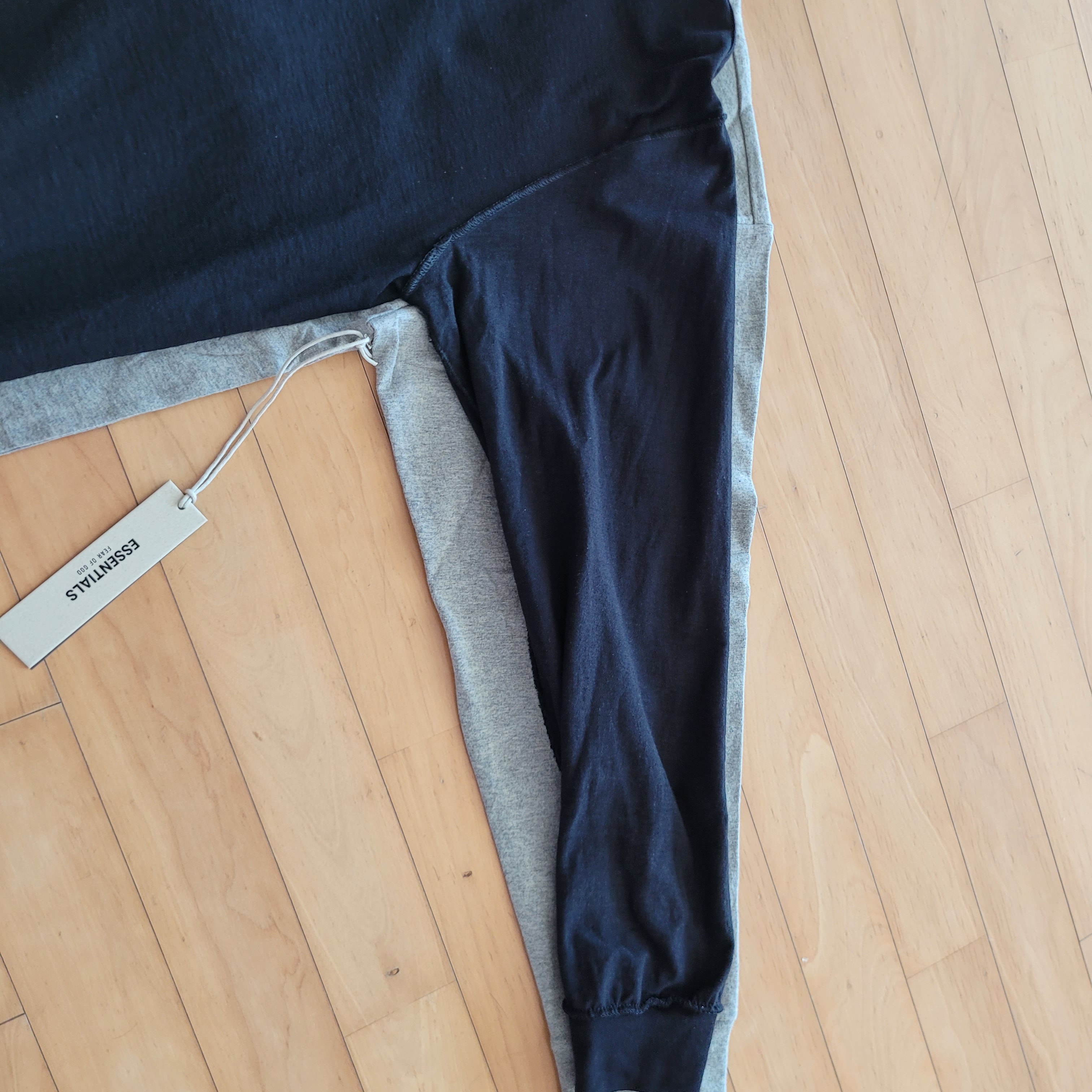 Essentials 1977 Long Sleeve T-Shirt Dark Oatmeal - 22SS 착용 스타일 - 2