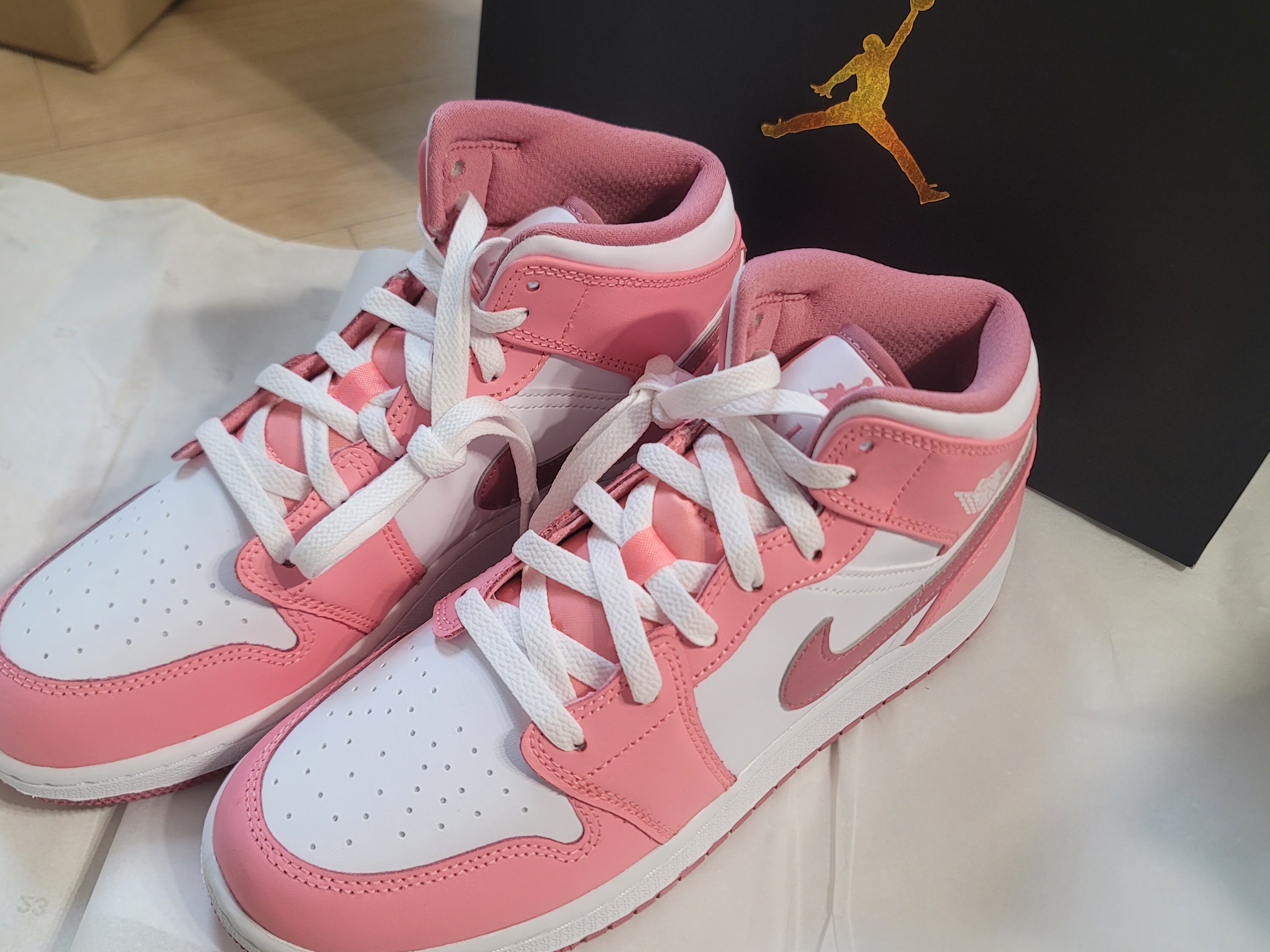 (GS) Jordan 1 Mid Coral Chalk Desert Berry 착용 스타일 - 2